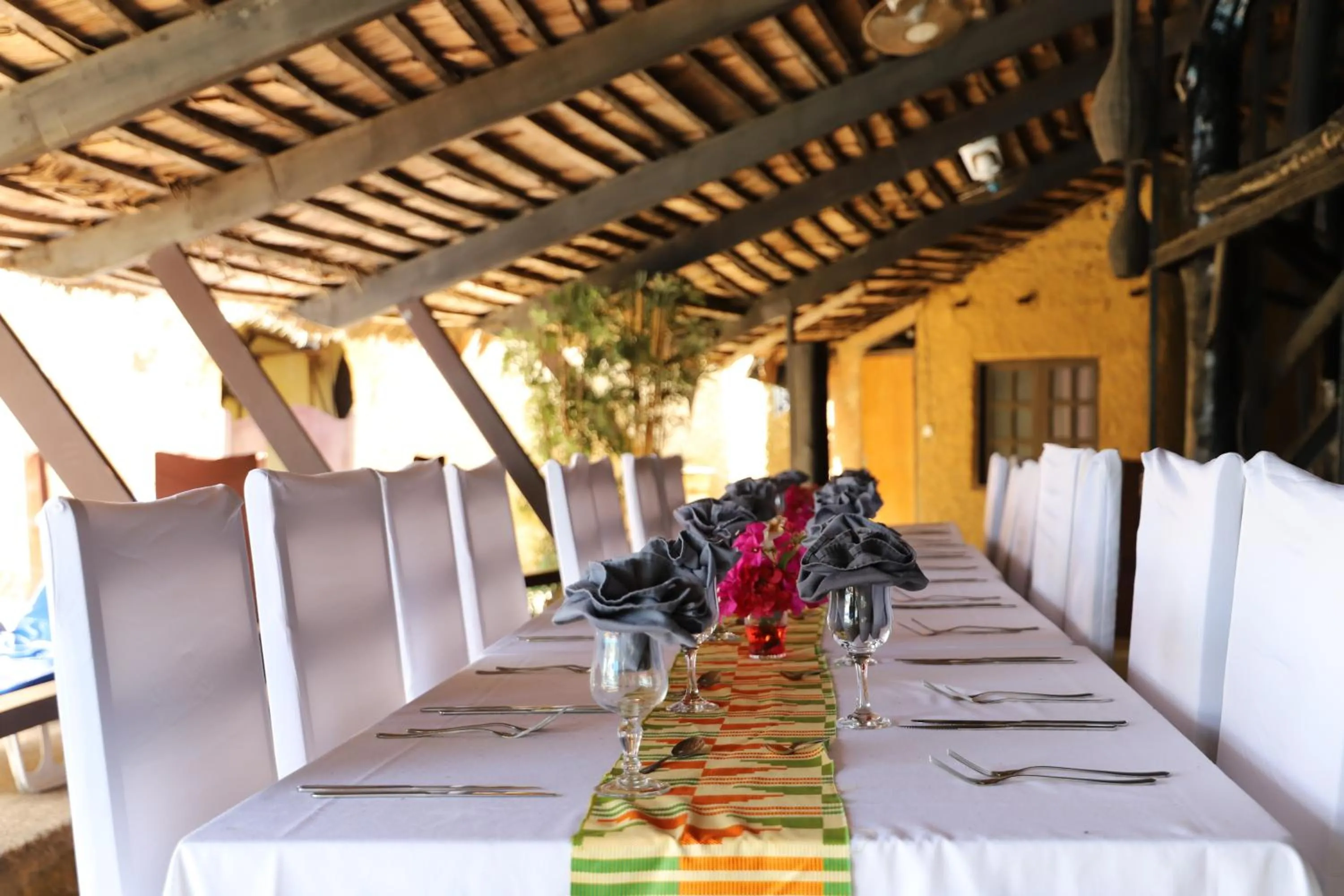 Restaurant/places to eat in Le Wafou