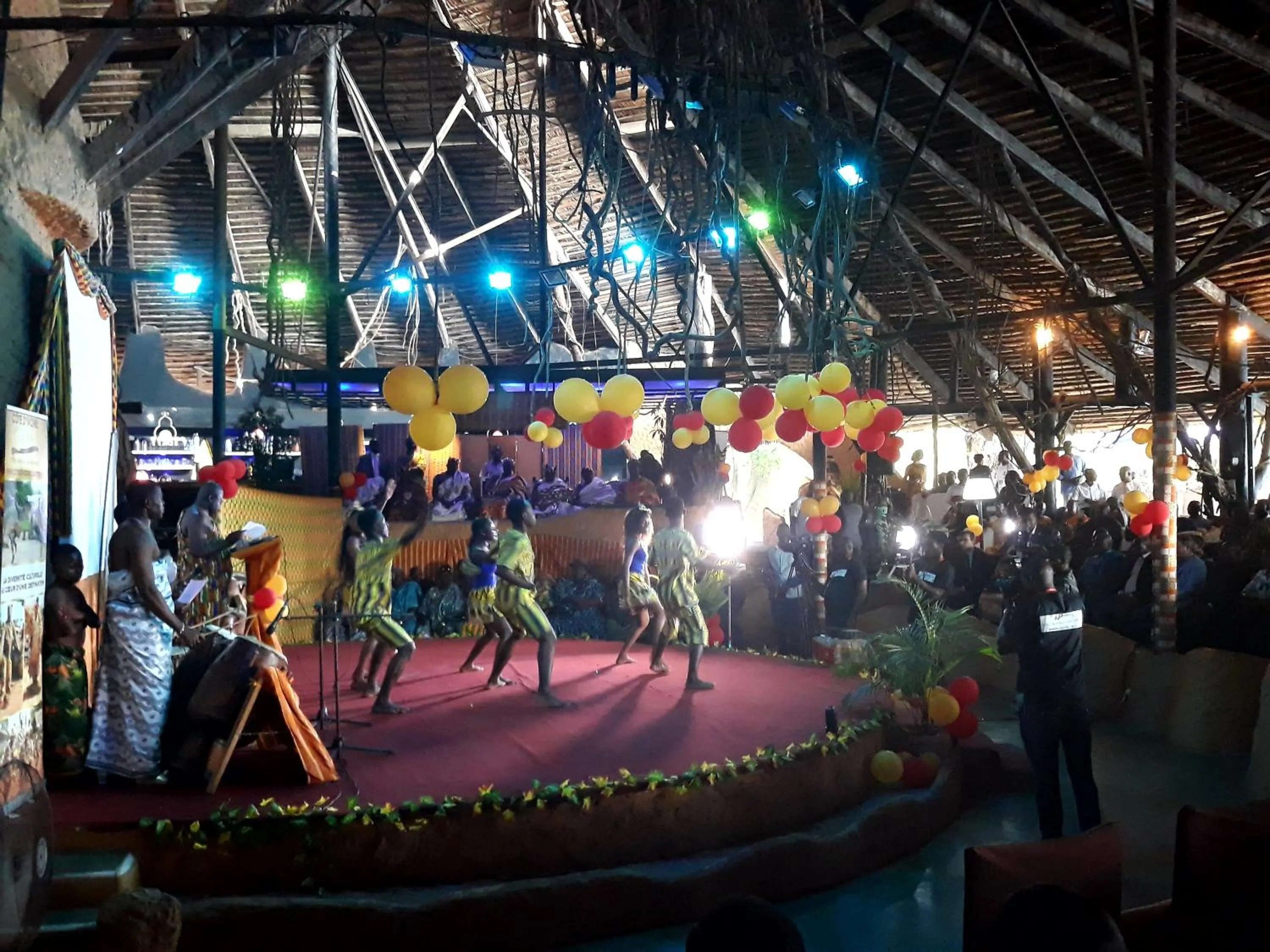 Evening entertainment in Le Wafou