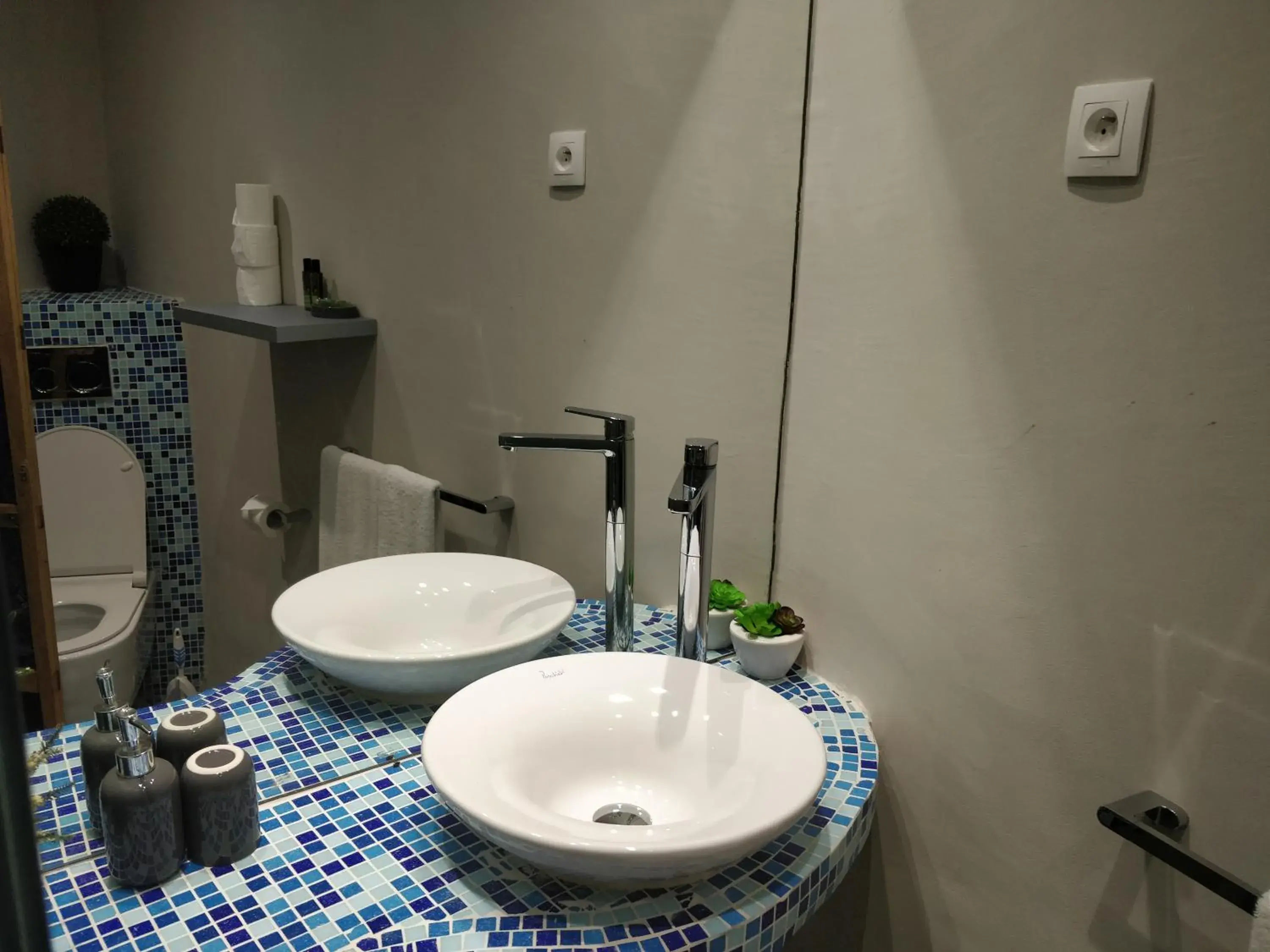 Luxe Double Room - single occupancy in Le Wafou Luxe Double Room - single occupancy in Le Wafou