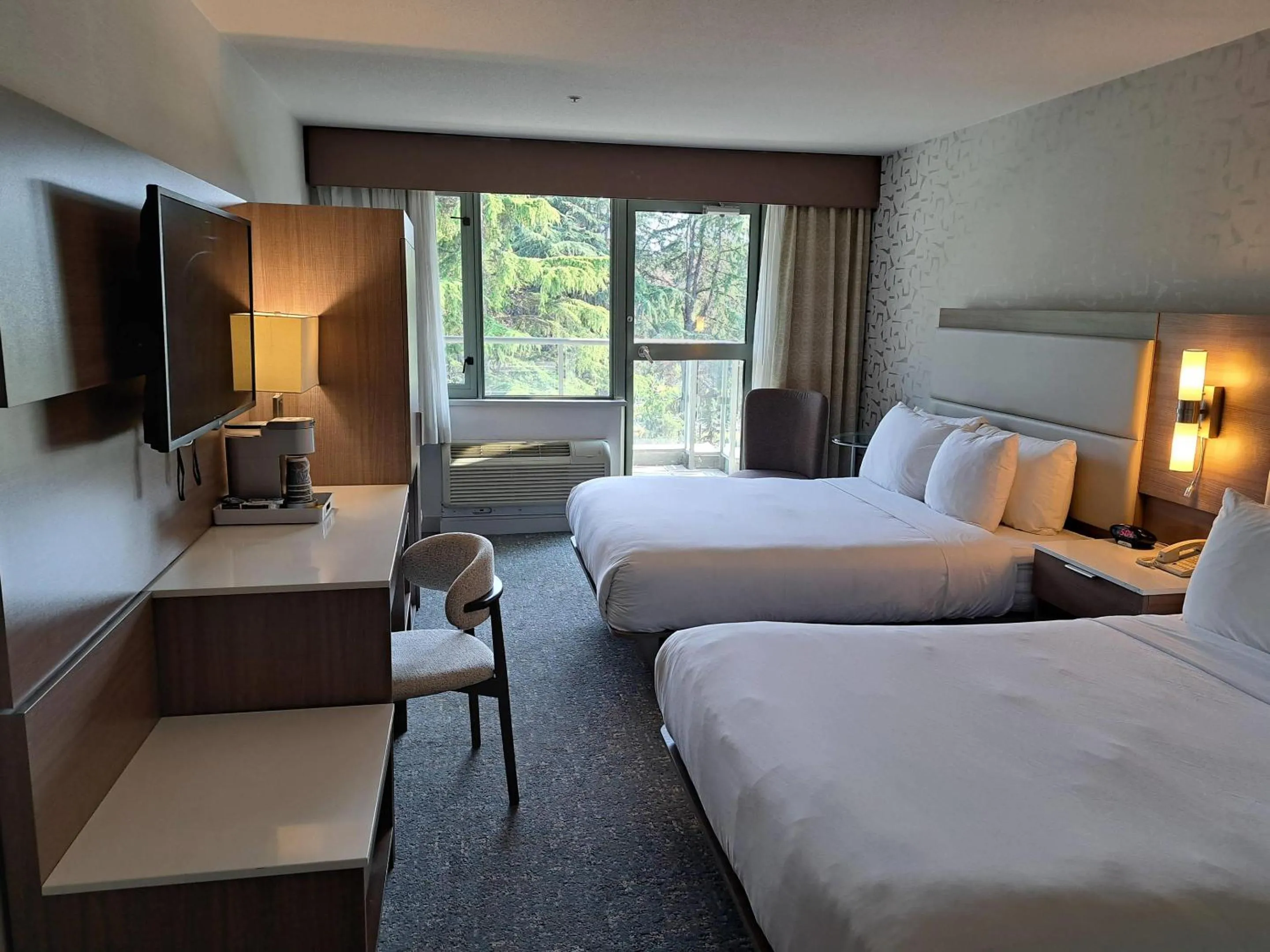 Bedroom, Bed in Comfort Hotel Vancouver Airport