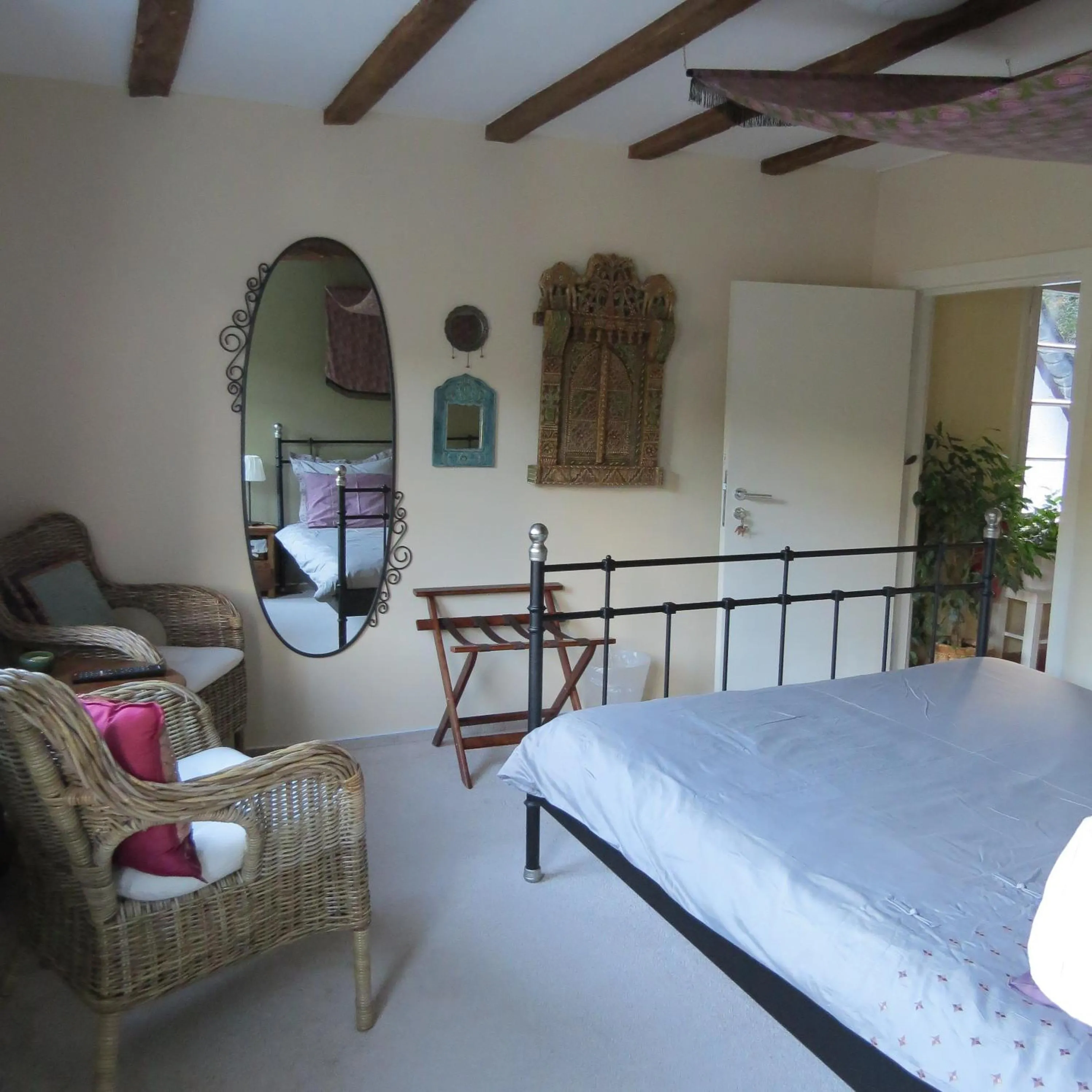 Bedroom, Bed in Der kleine Globetrotter