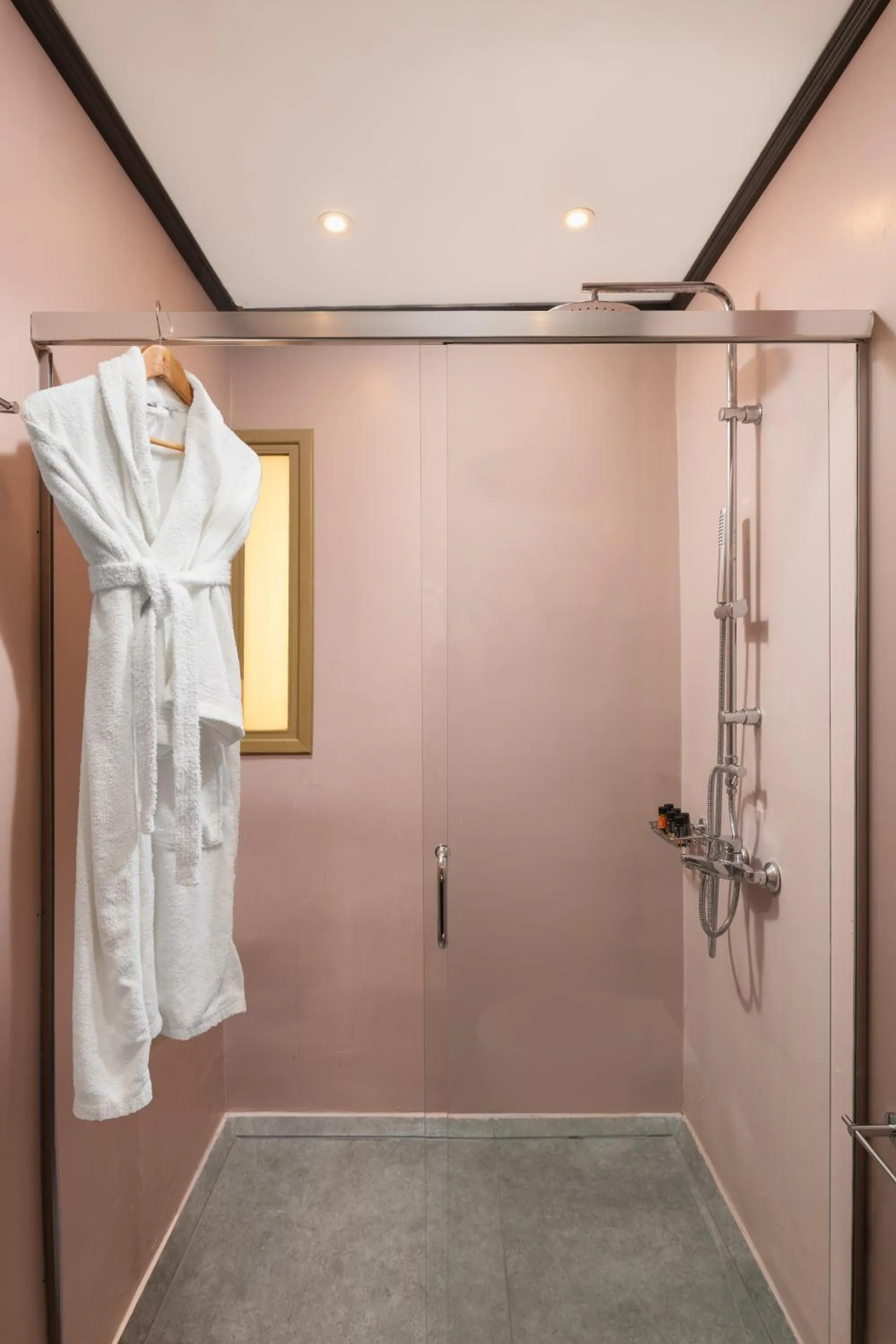 Shower in Elia Palatino Hotel