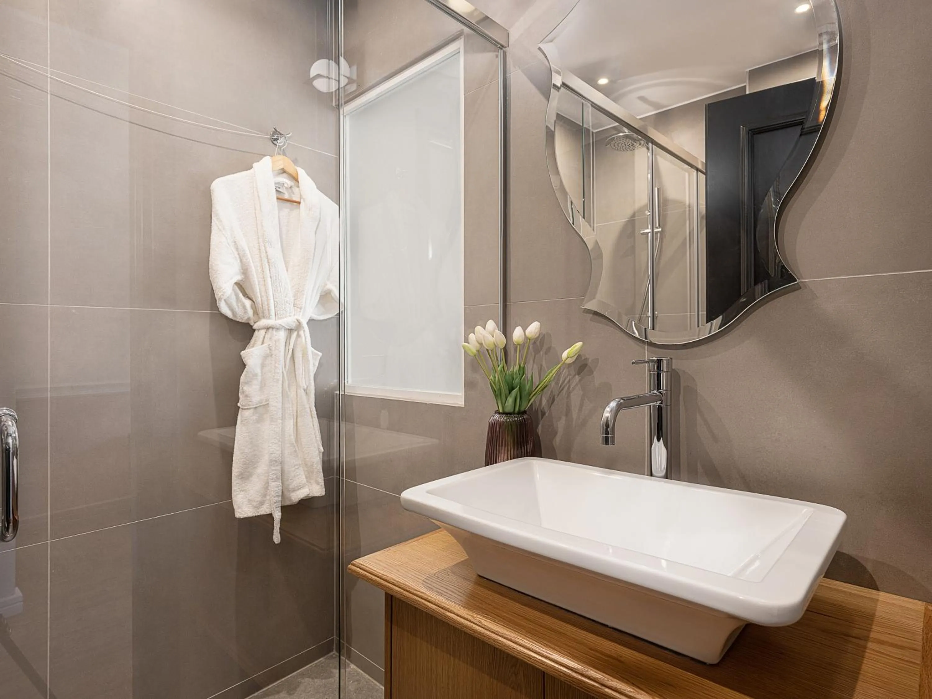 Shower in Elia Palatino Hotel