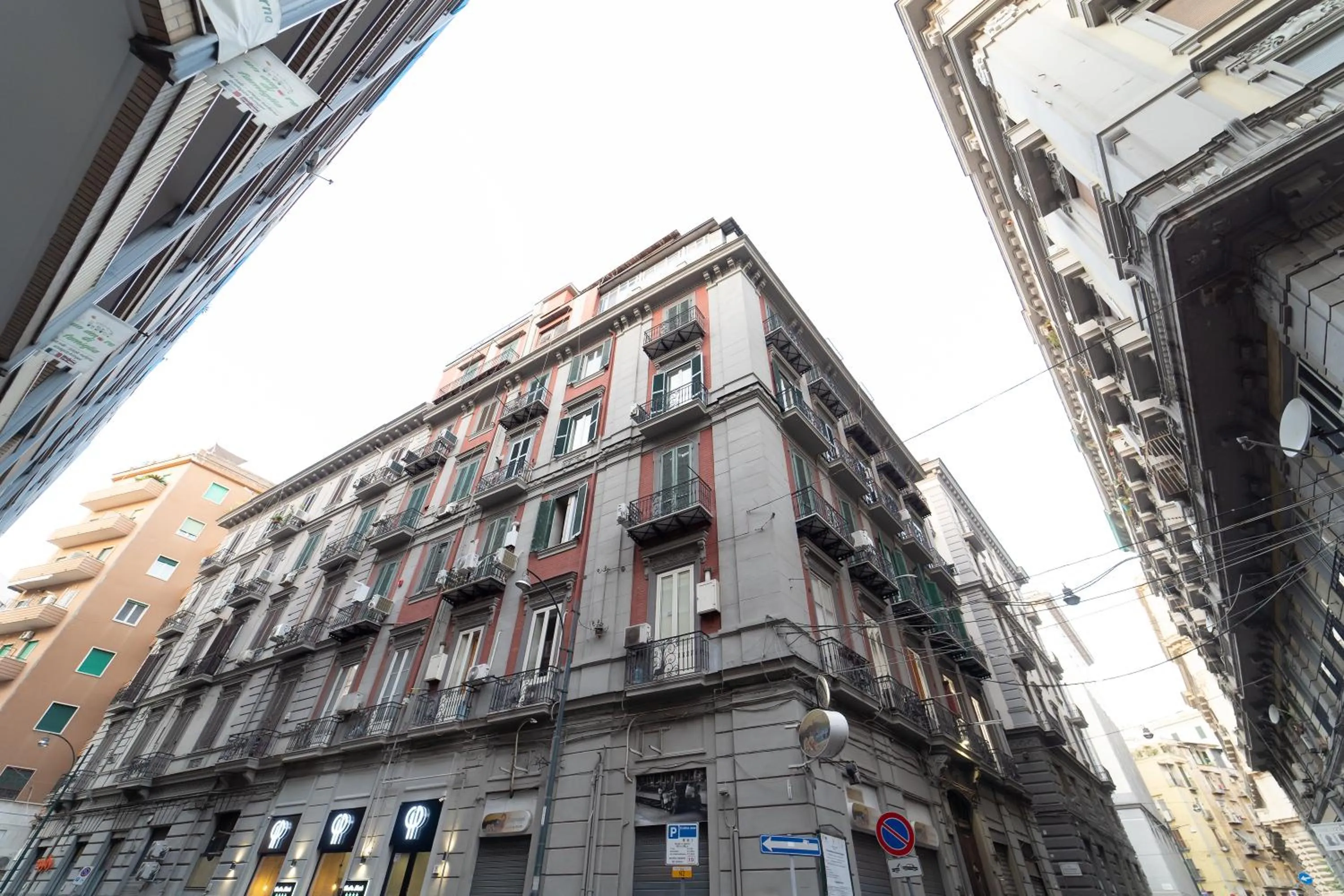 Property building in PC Boutique H Napoli Centro, by ClaPa Group