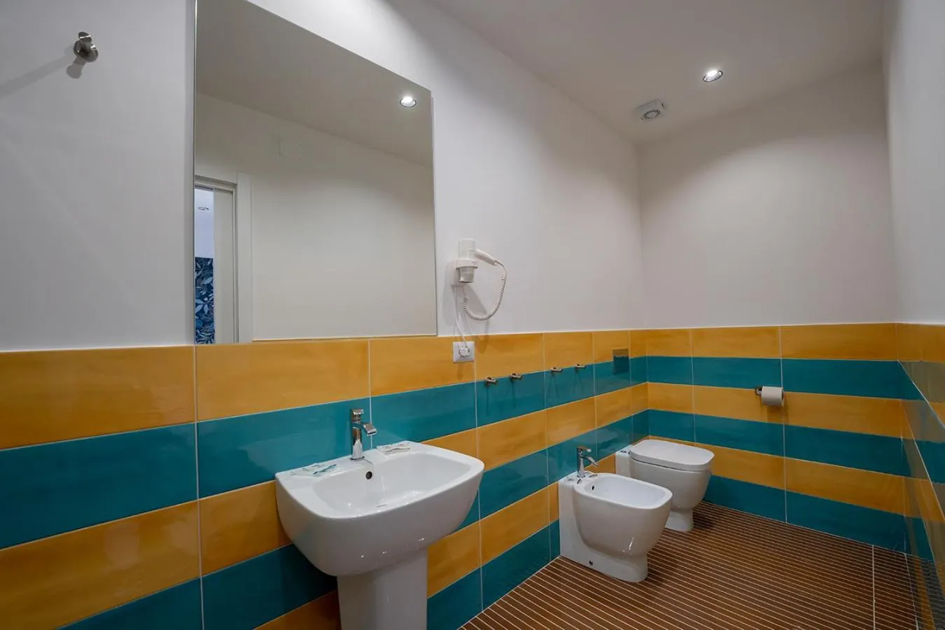 Shower in PC Boutique H Napoli Centro, by ClaPa Group