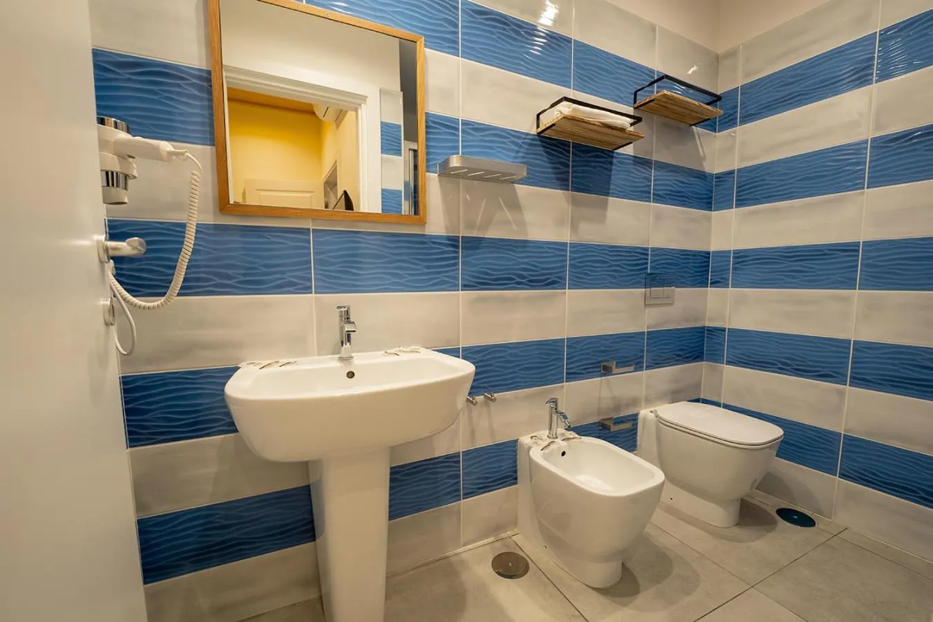 Shower in PC Boutique H Napoli Centro, by ClaPa Group