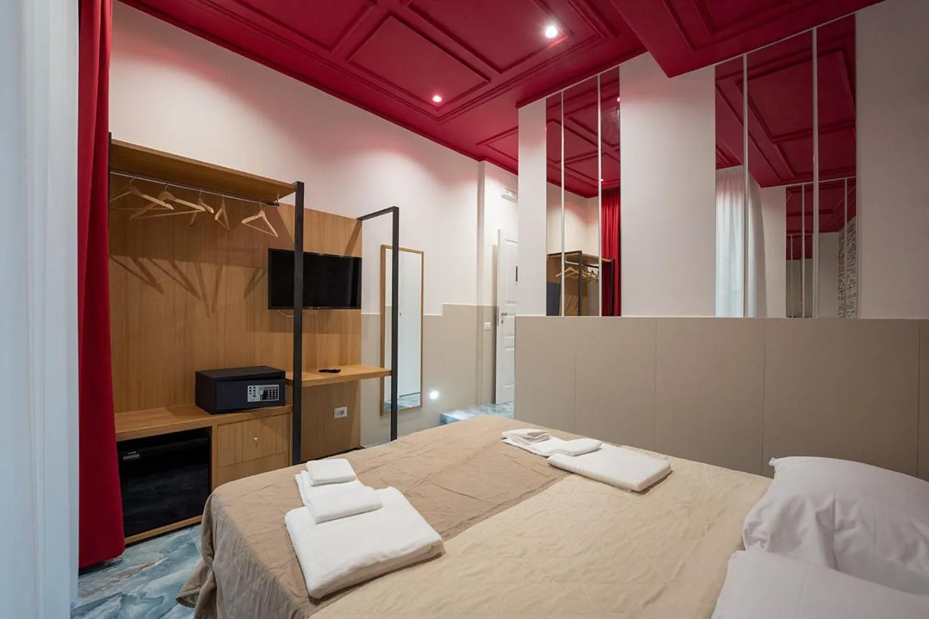 Photo of the whole room, Bed in PC Boutique H Napoli Centro, by ClaPa Group