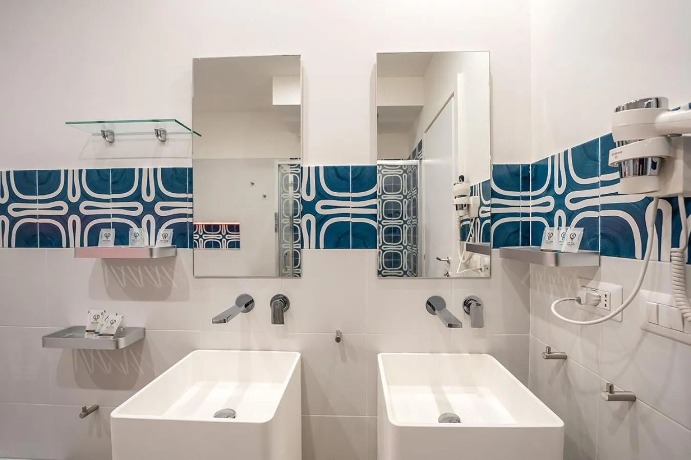 Shower in PC Boutique H Napoli Centro, by ClaPa Group