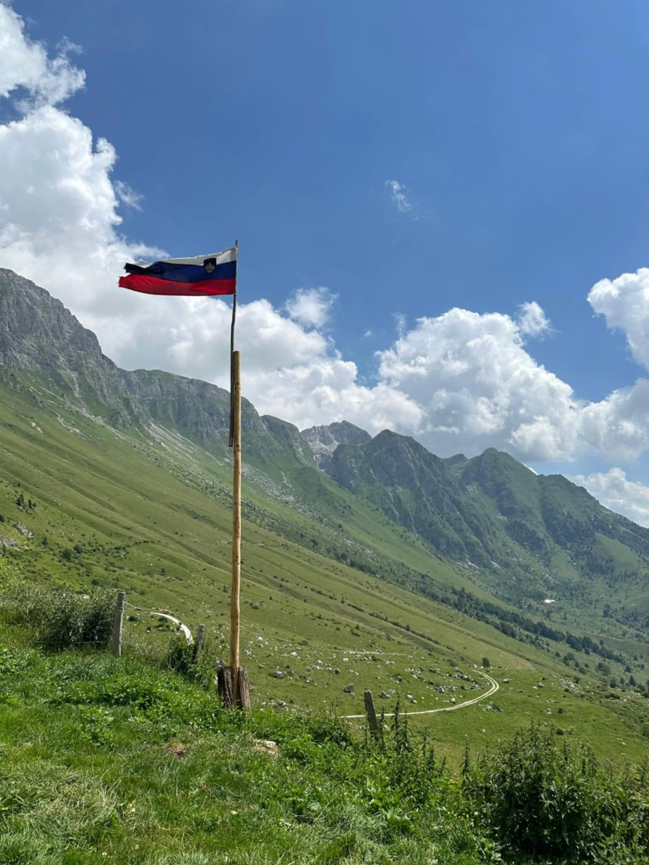 Natural landscape in Hisa Rejmr with private parking