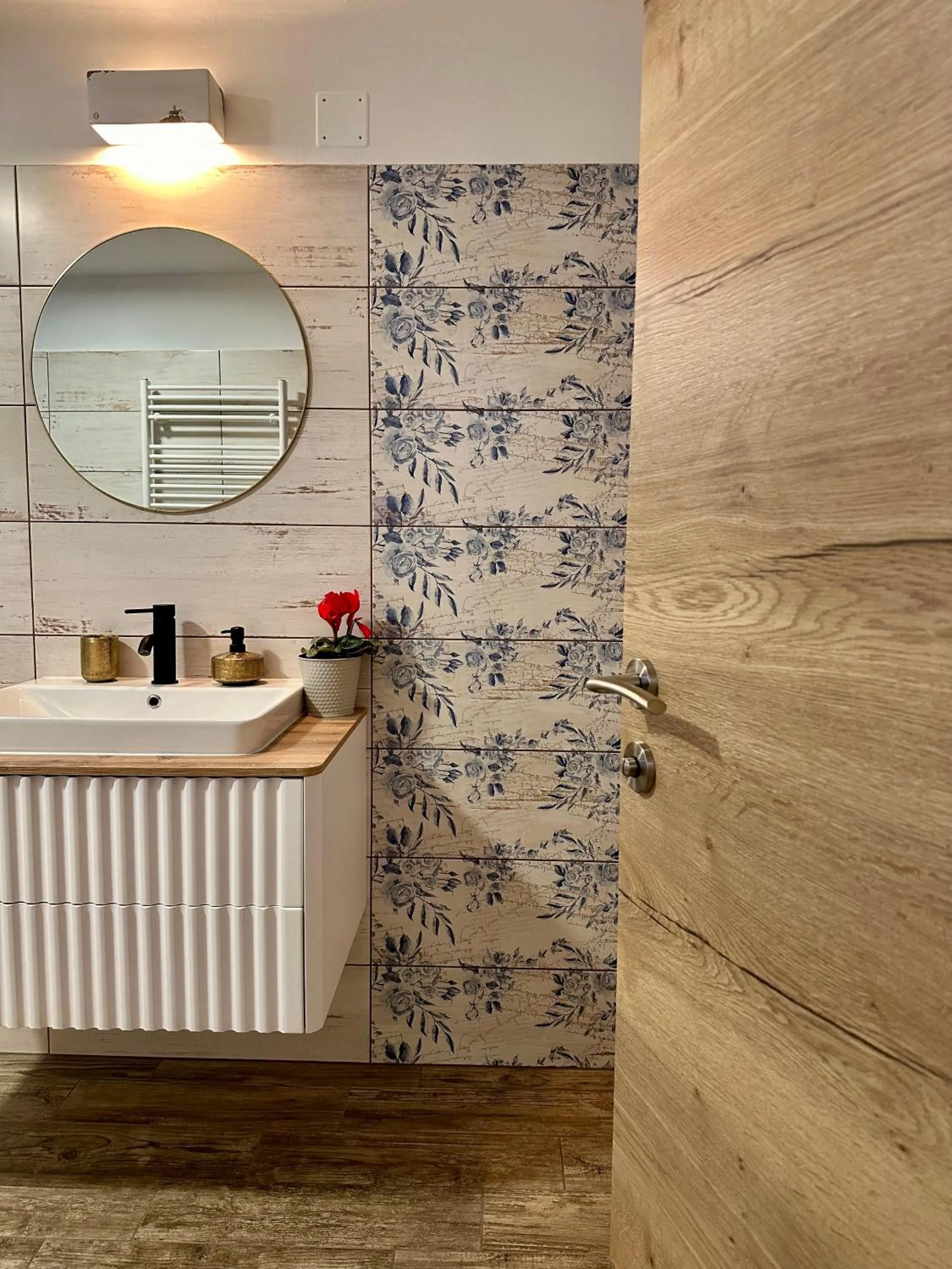 Bathroom in Hisa Rejmr with private parking