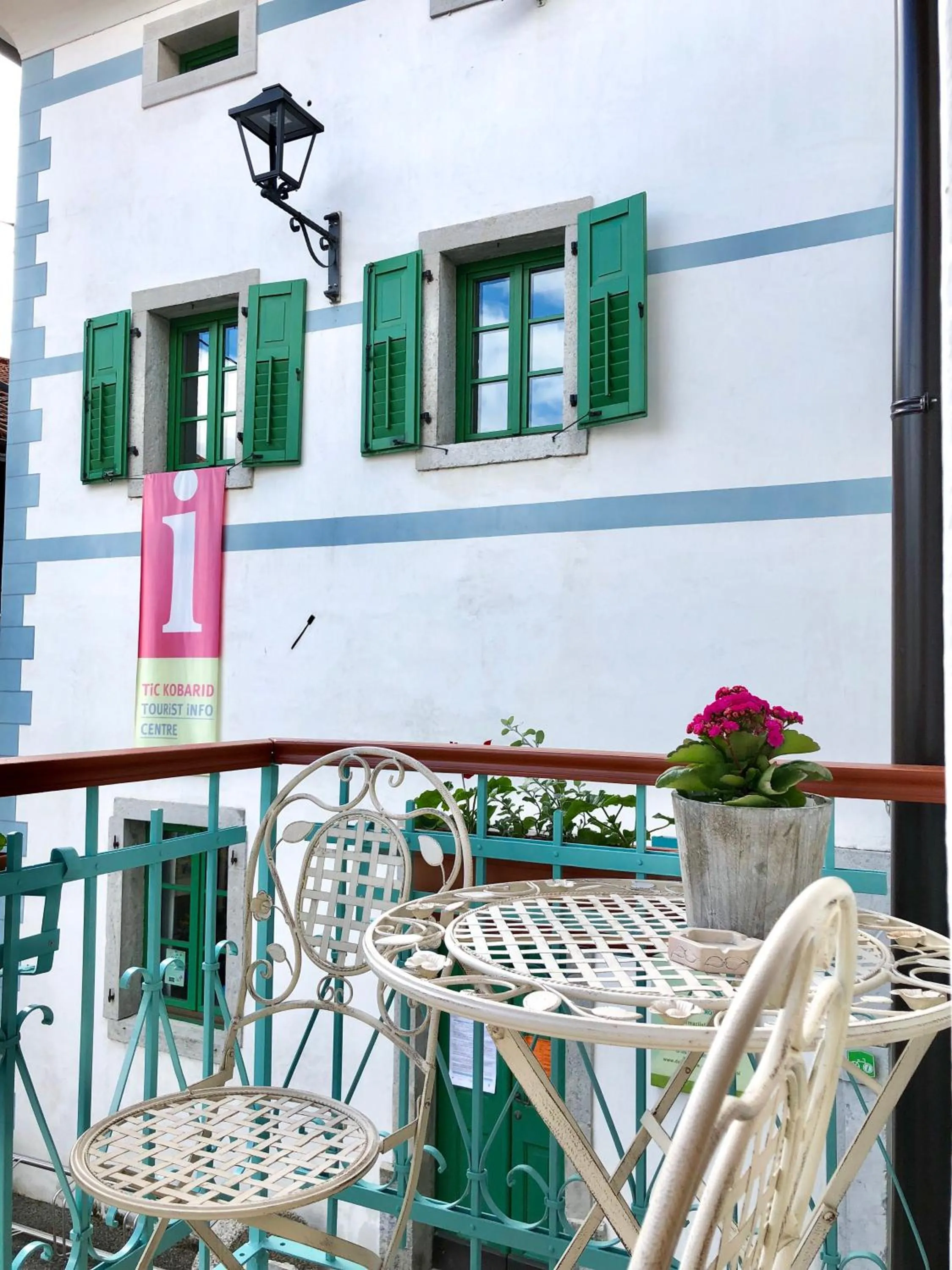 Balcony/Terrace in Hisa Rejmr with private parking