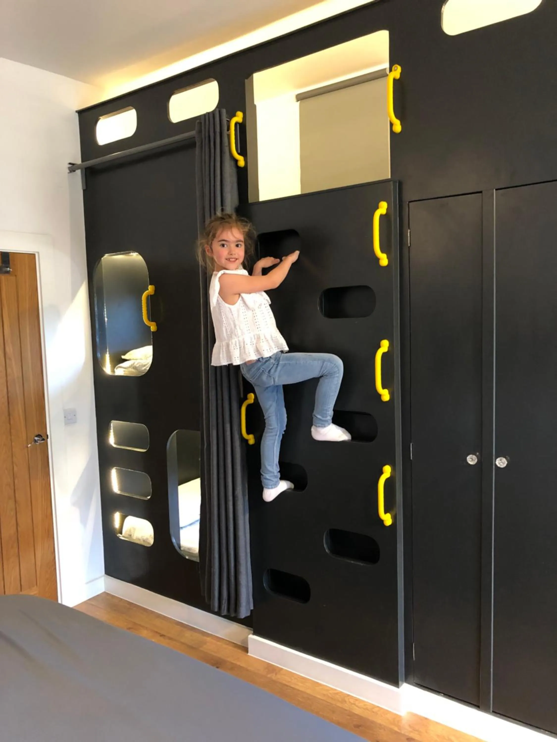 Bed in Willow Court Farm Studio South & Petting Farm, 8 mins from Legoland & Windsor, 15 mins from Lapland UK