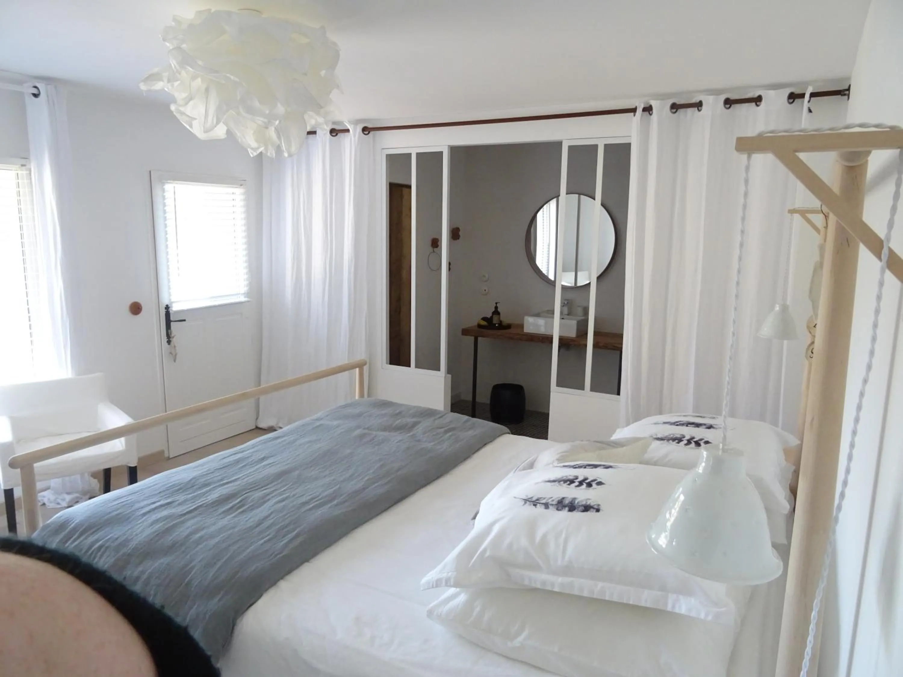 Bedroom, Bed in Par Hasard ou pas