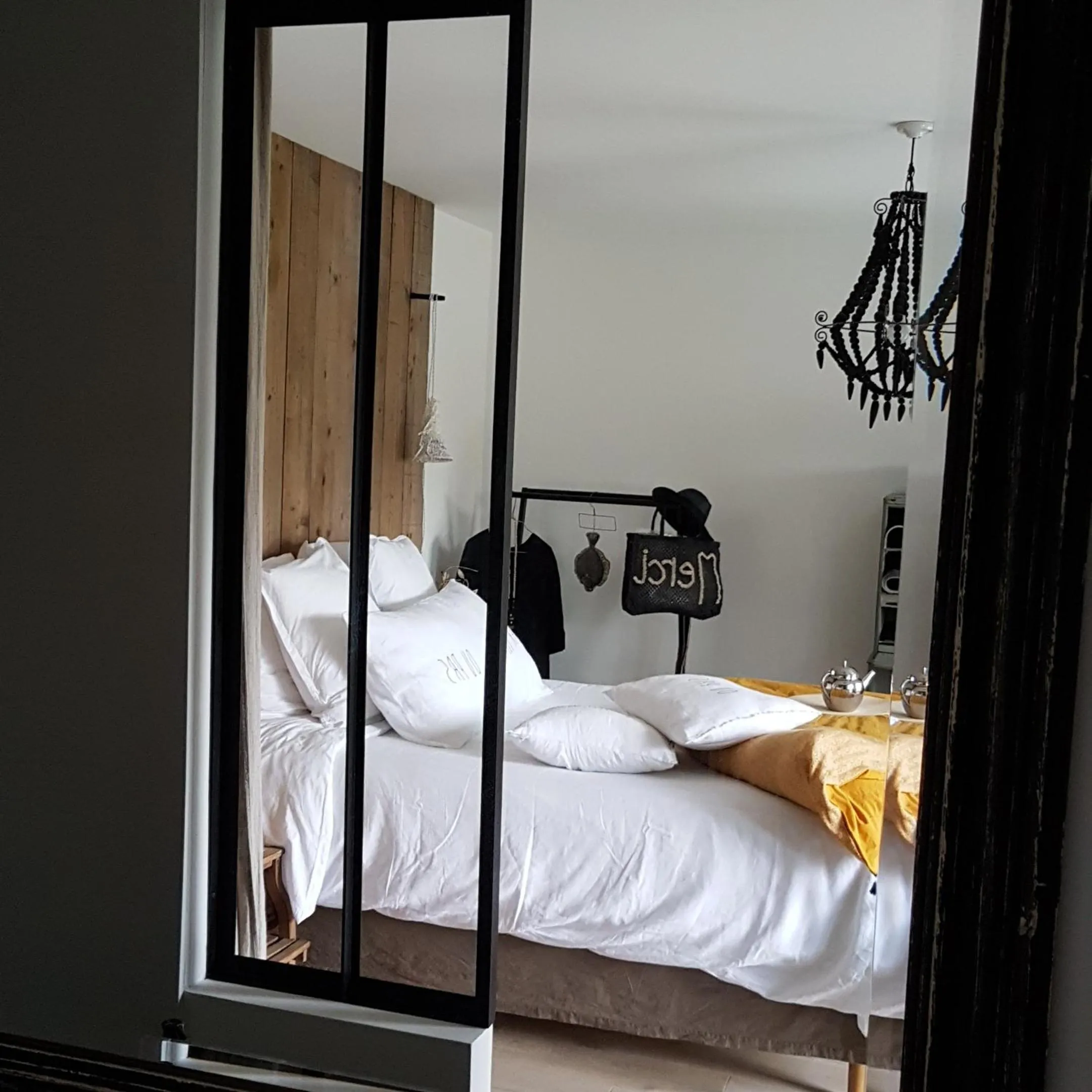 Bed in Par Hasard ou pas