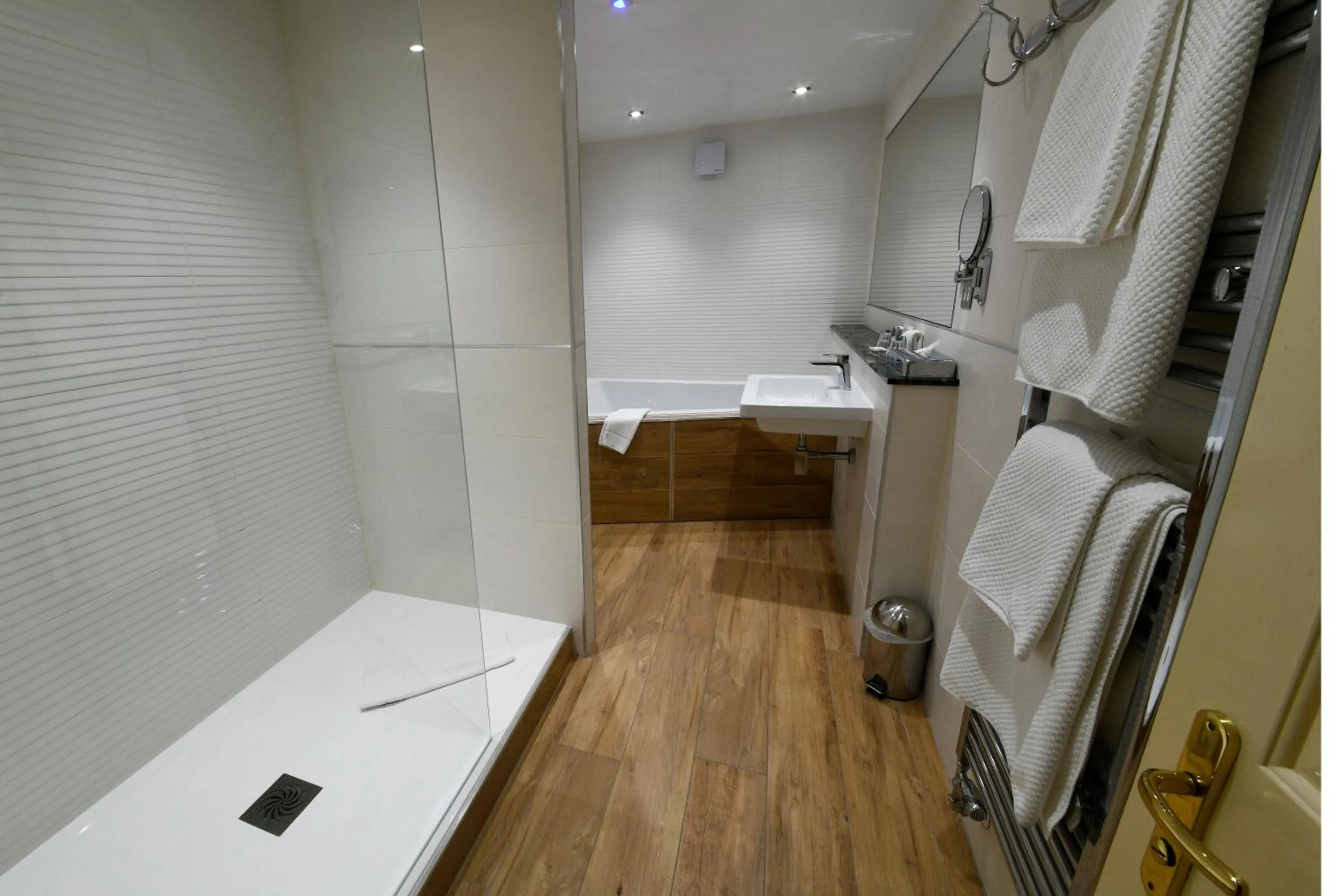 Bathroom in Best Western Premier Doncaster Mount Pleasant Hotel