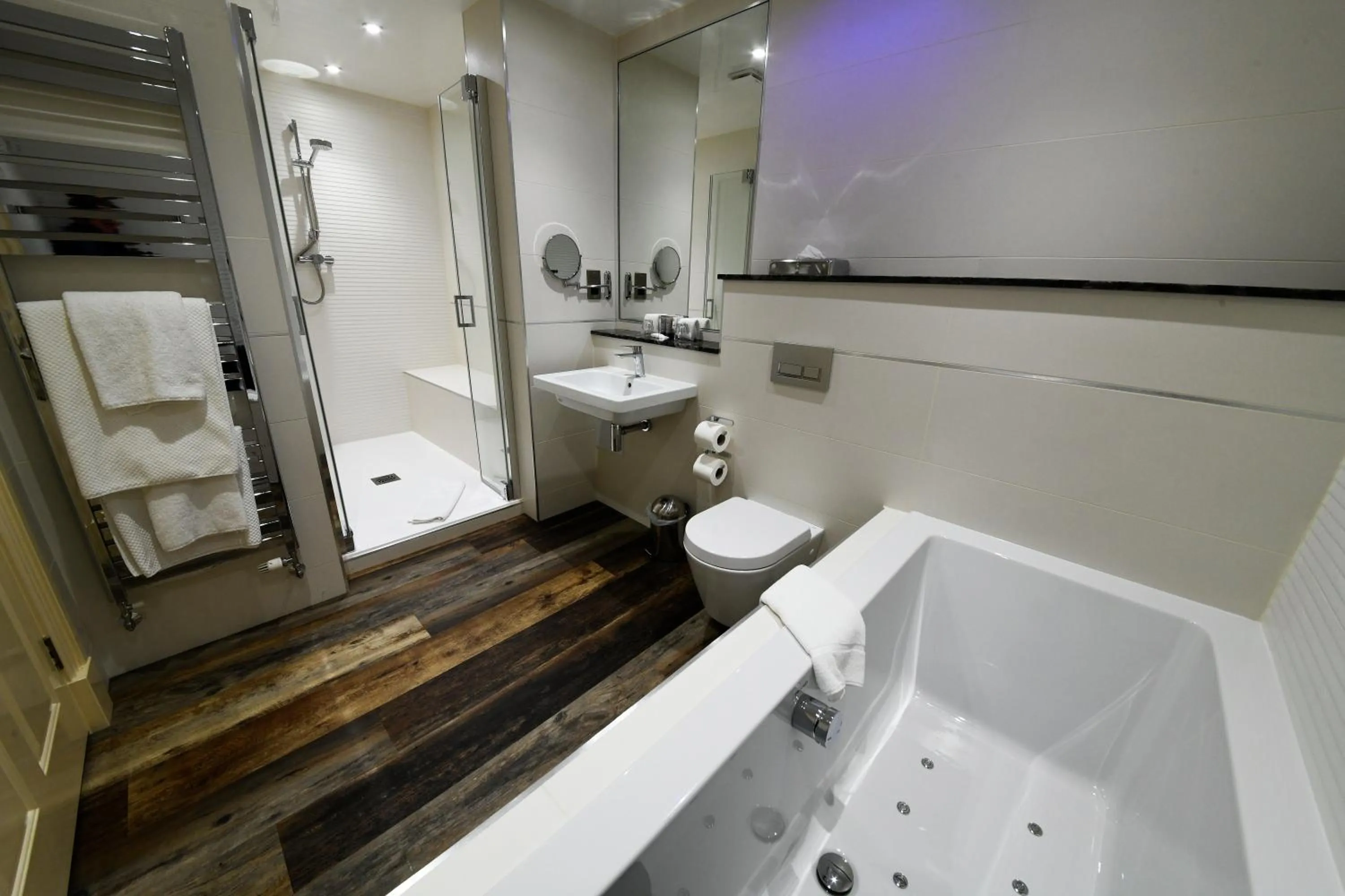 Bathroom in Best Western Premier Doncaster Mount Pleasant Hotel