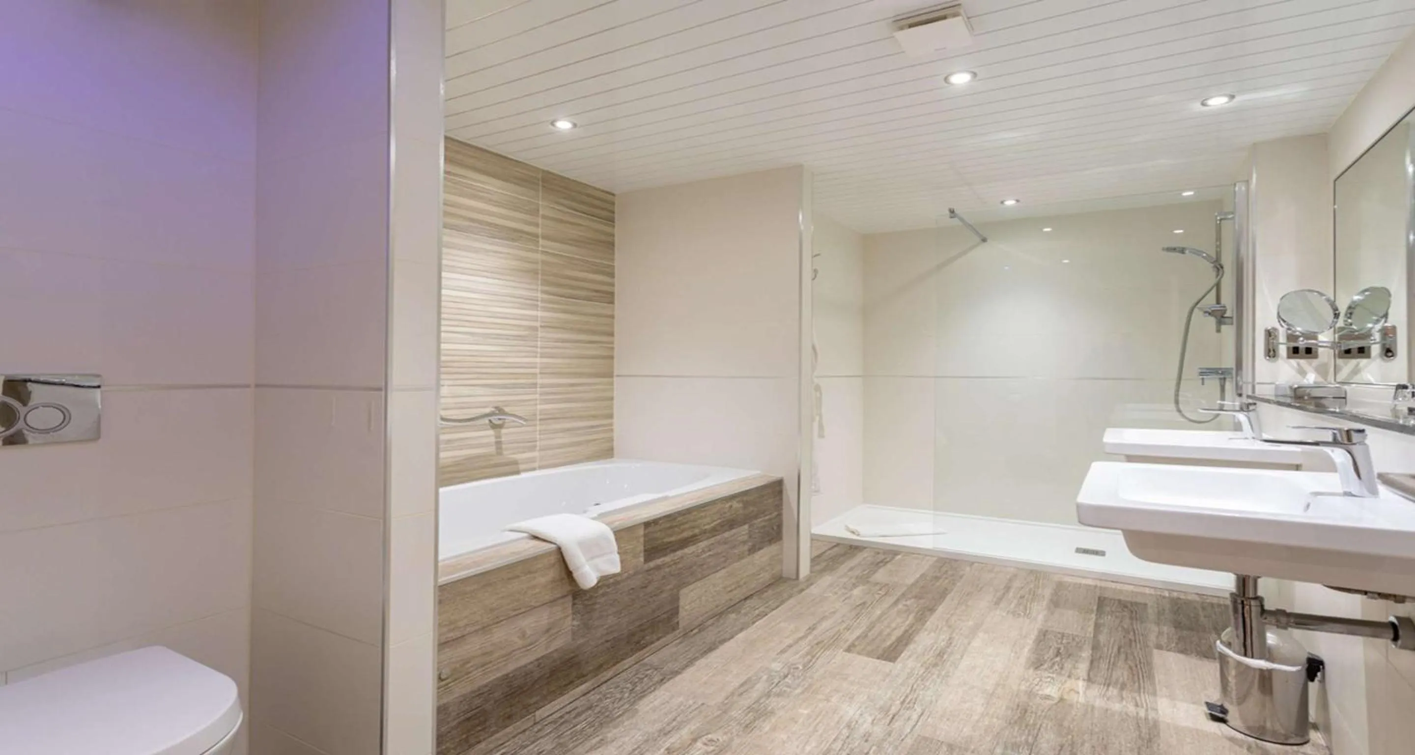 Bedroom in Best Western Premier Doncaster Mount Pleasant Hotel