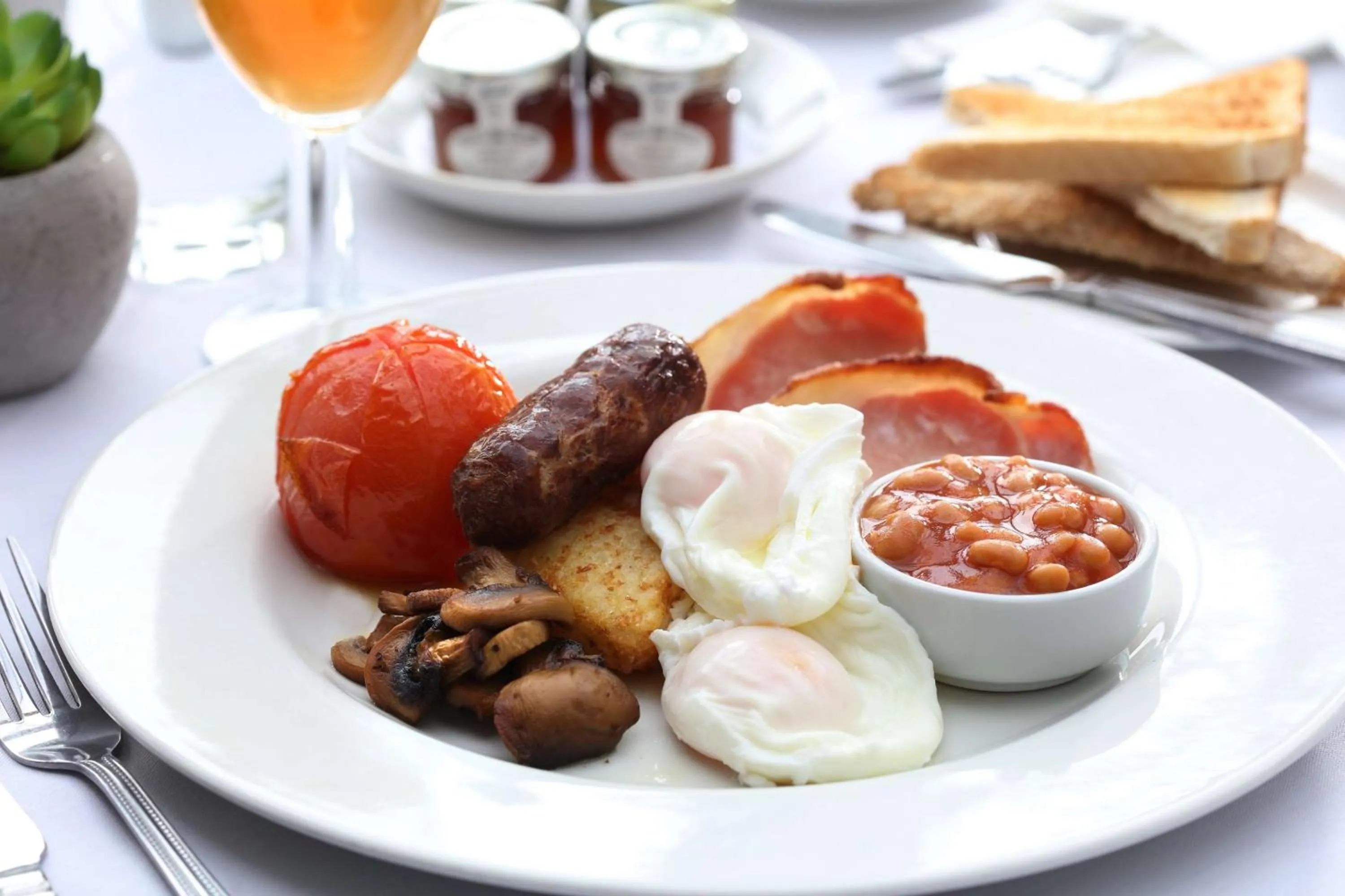 Food and drinks in Best Western Claydon Hotel