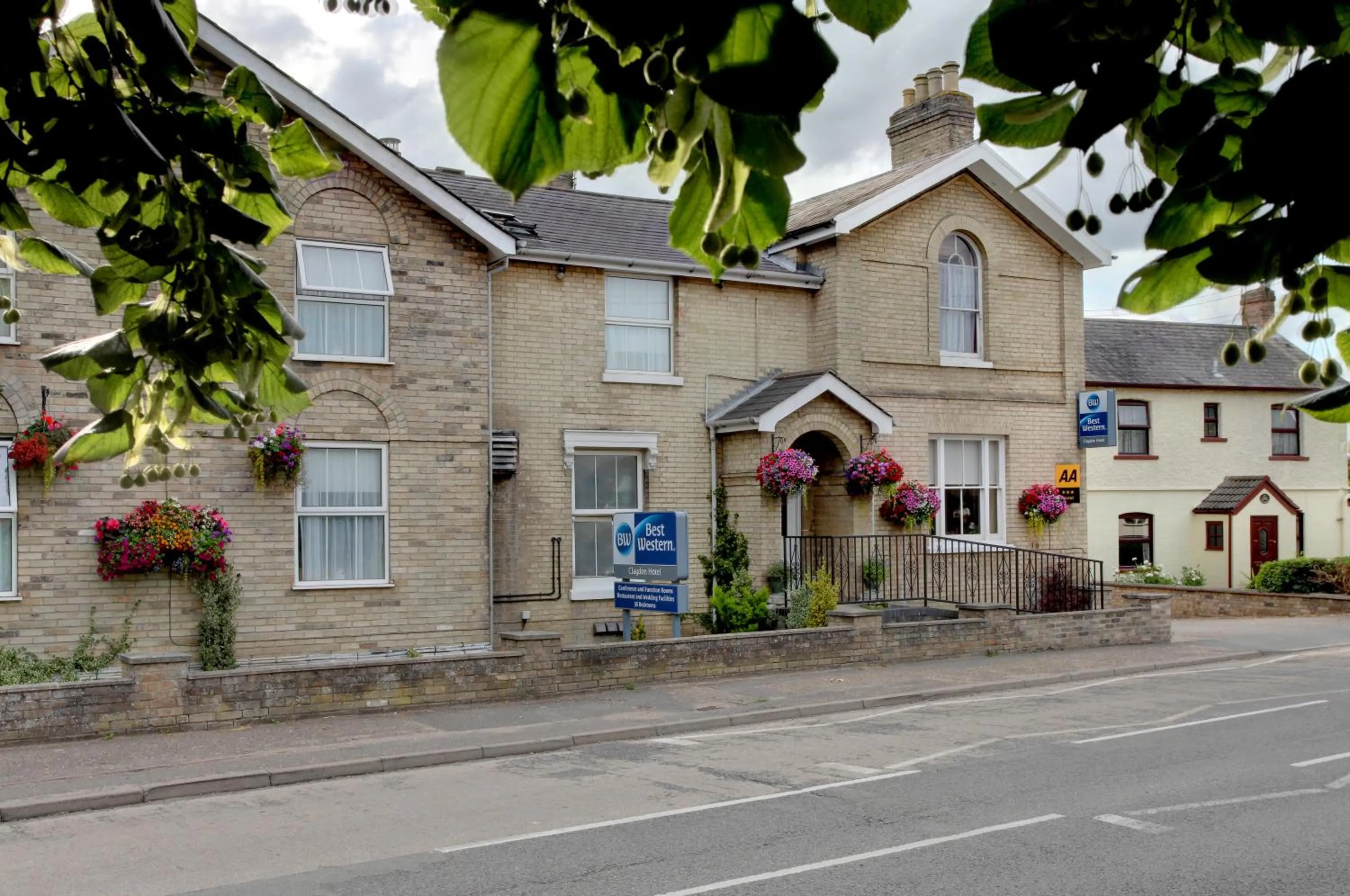Property building in Best Western Claydon Hotel