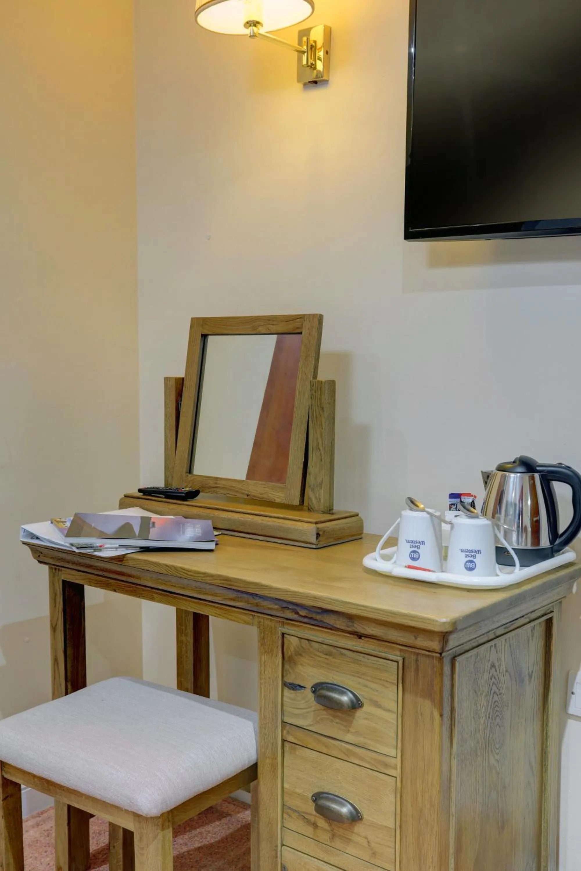 Coffee/tea facilities in Best Western Claydon Hotel