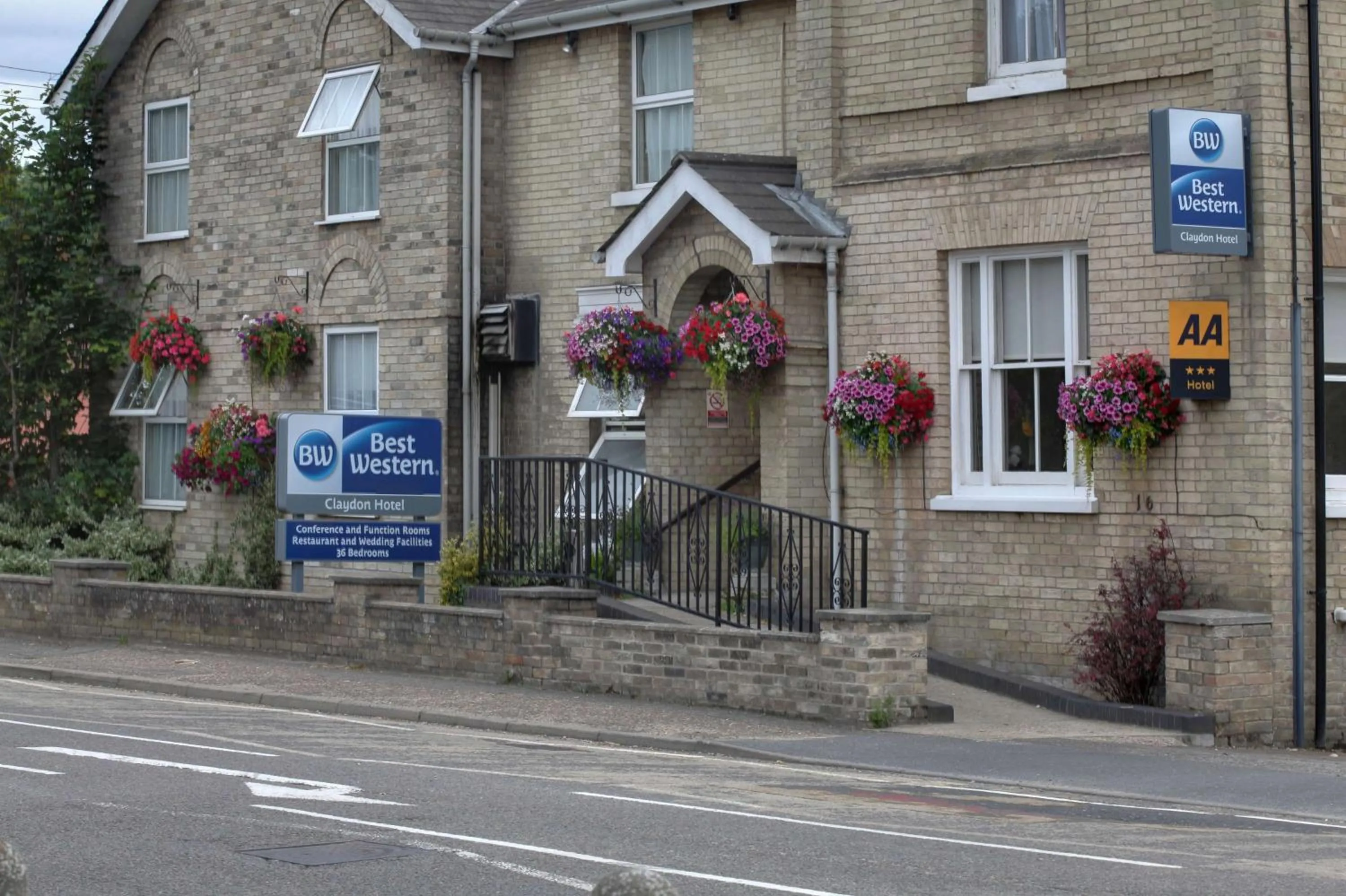 Property building in Best Western Claydon Hotel