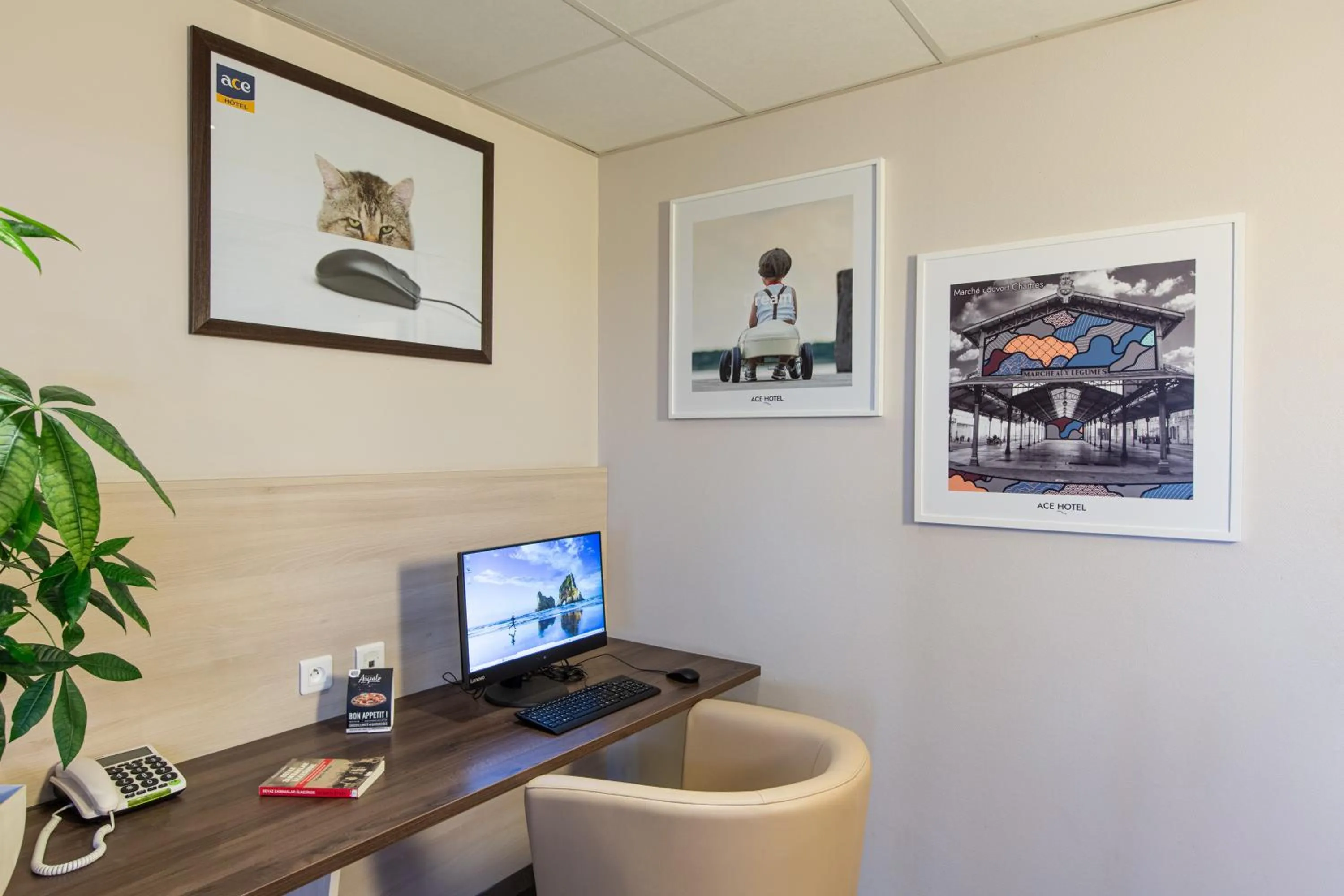 Seating area in Ace Hôtel Chartres
