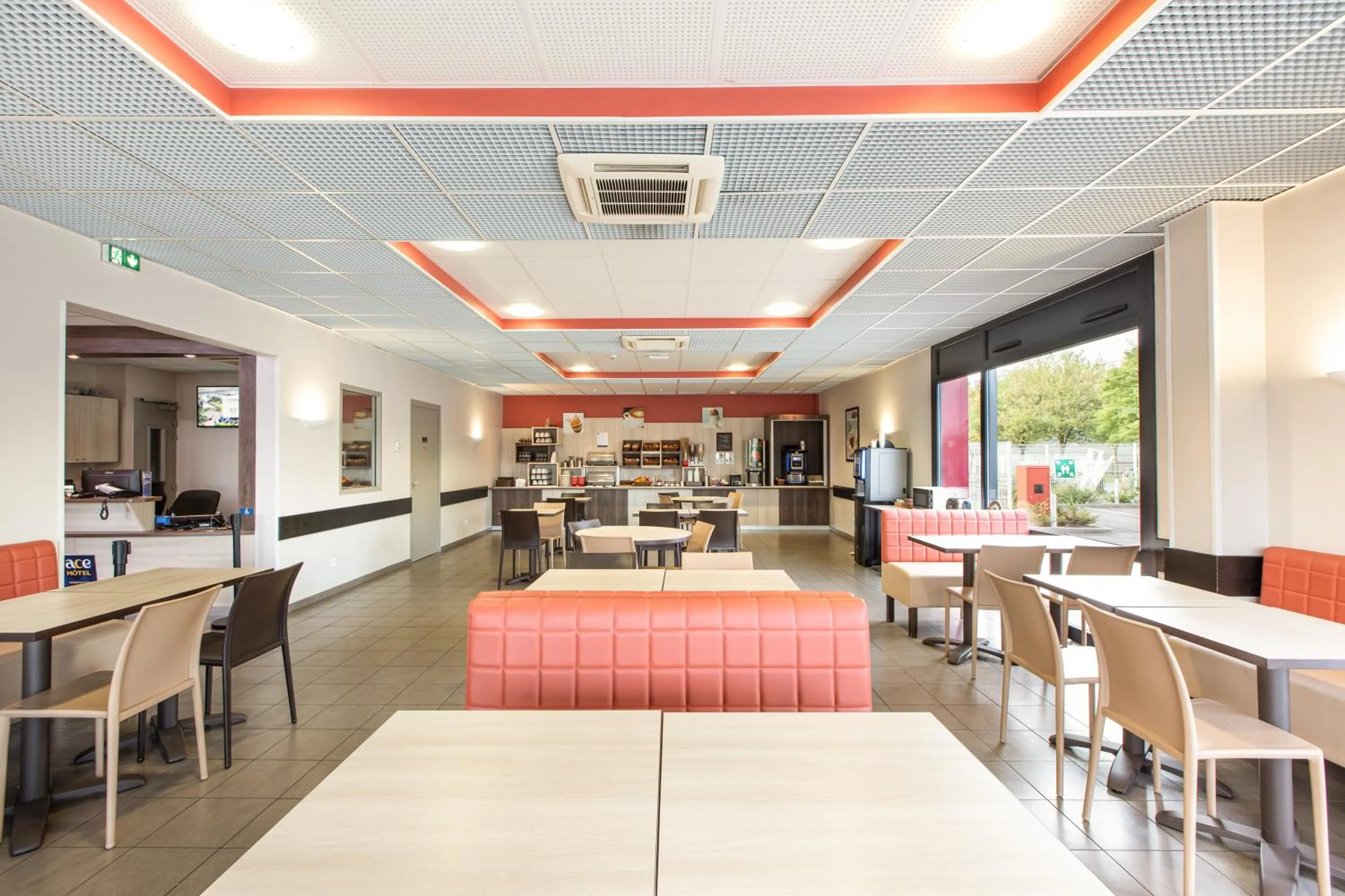 Buffet breakfast in Ace Hôtel Chartres