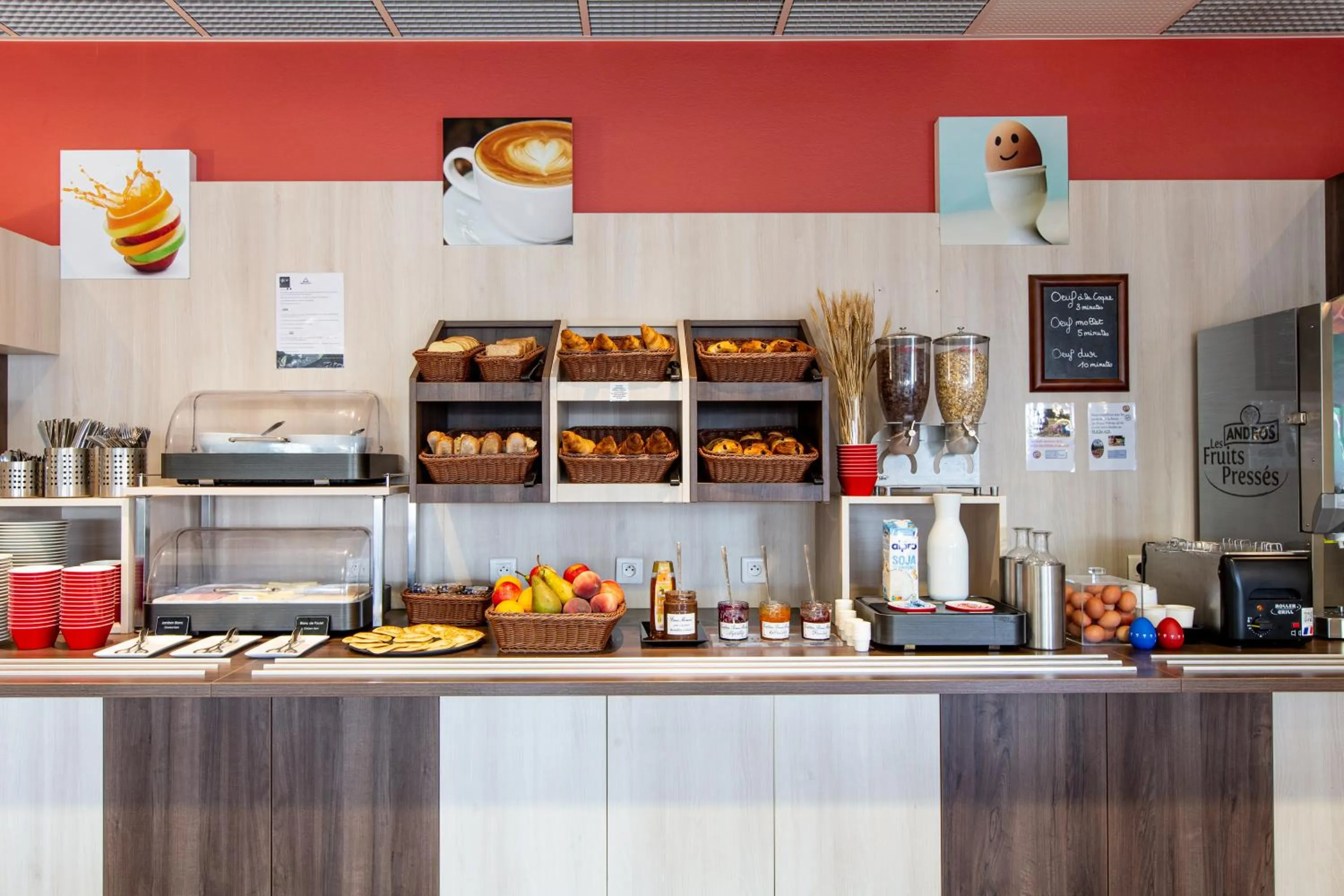 Buffet breakfast in Ace Hôtel Chartres