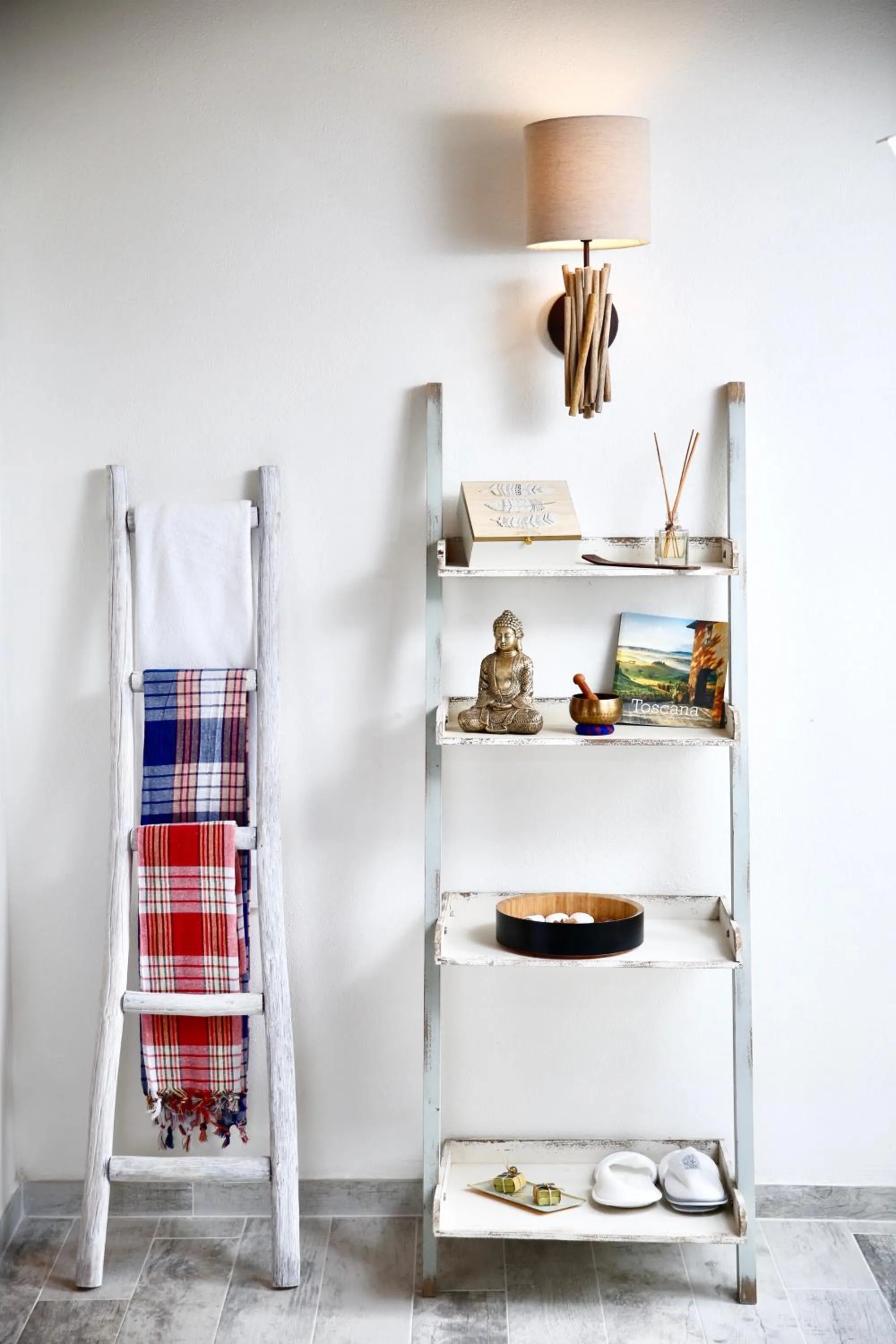 Decorative detail in Dojo Bianco