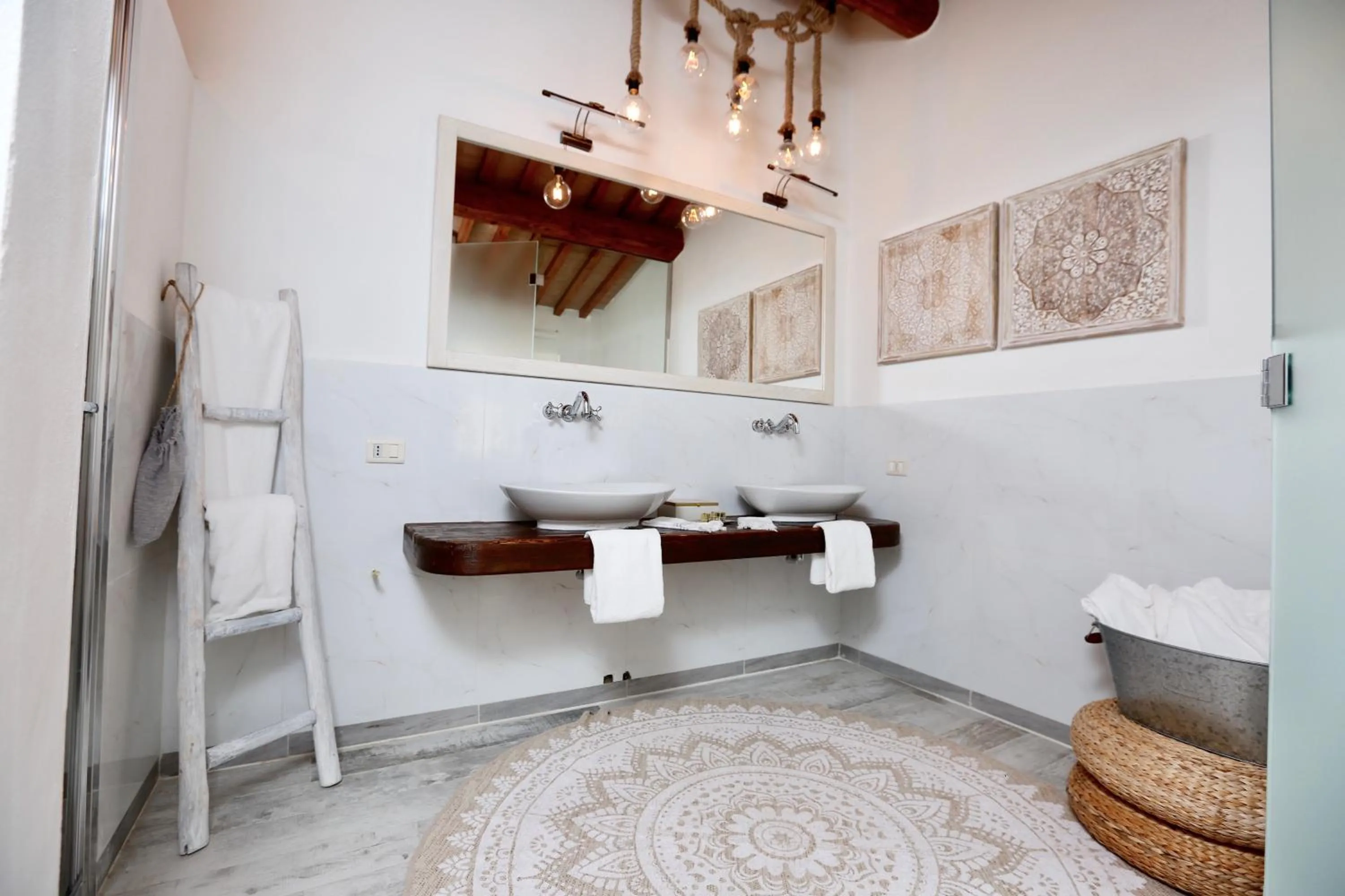 Bathroom in Dojo Bianco