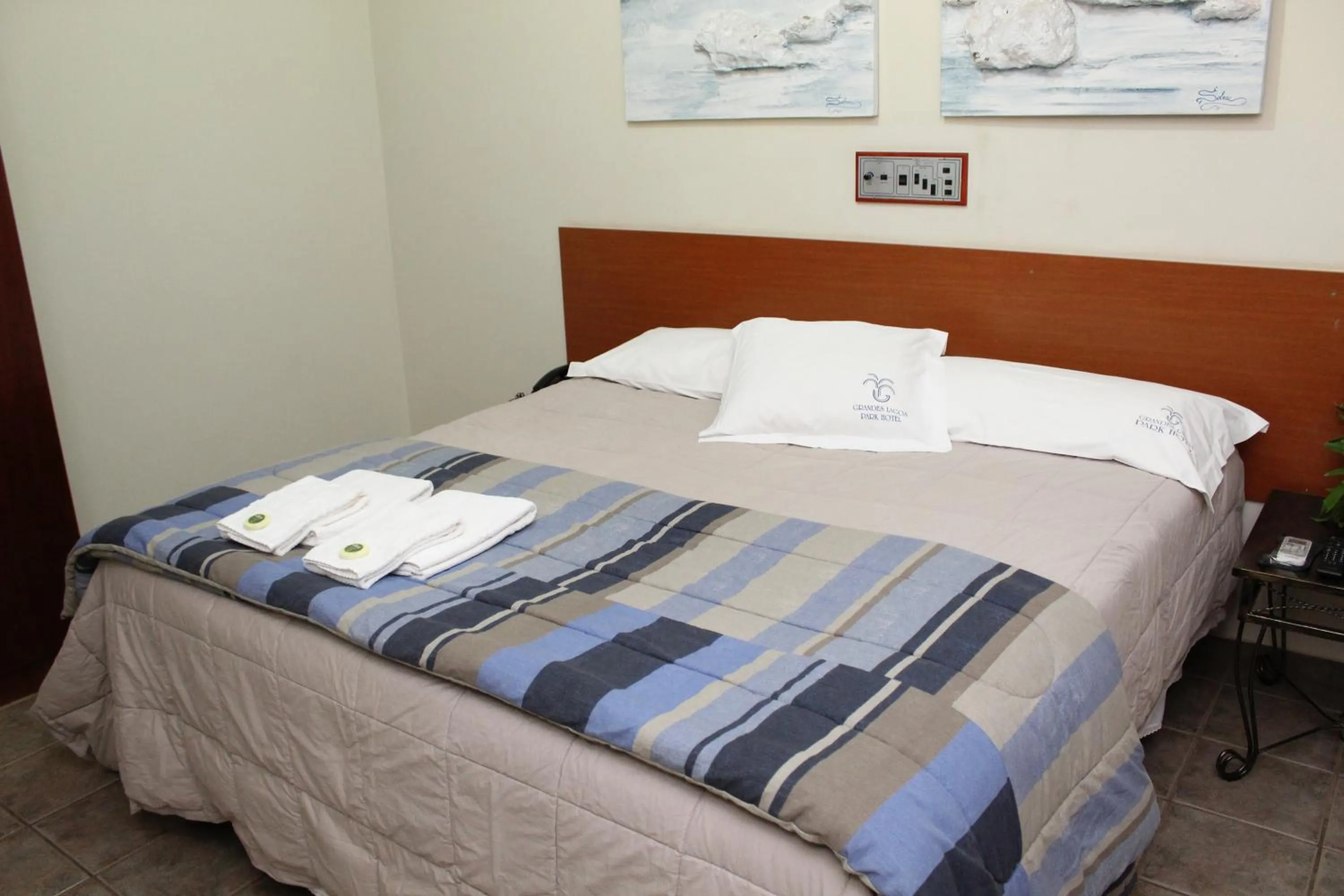 Bed in Grandes Lagos Park Hotel