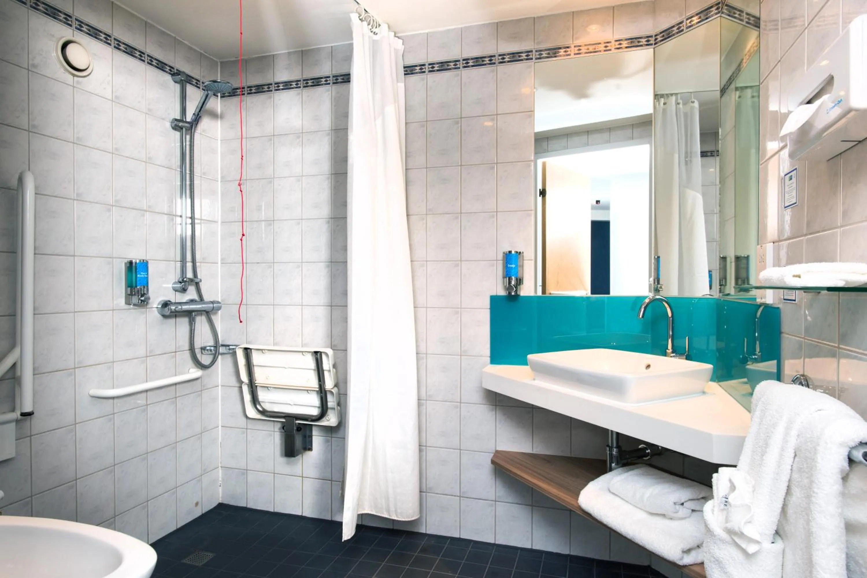 Bathroom in Holiday Inn Express London Luton Airport by IHG