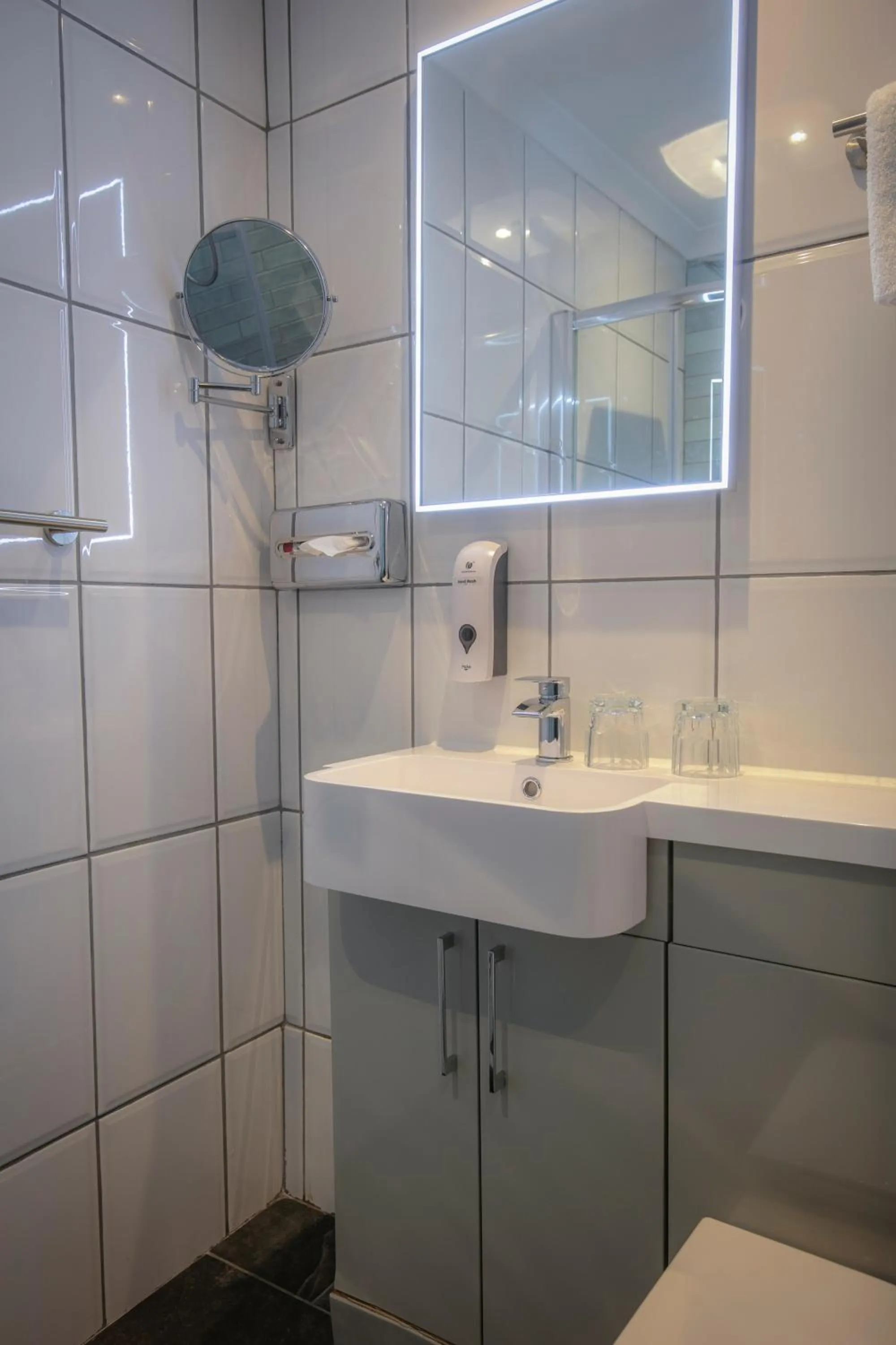 Bathroom in Best Western Glasgow Hotel