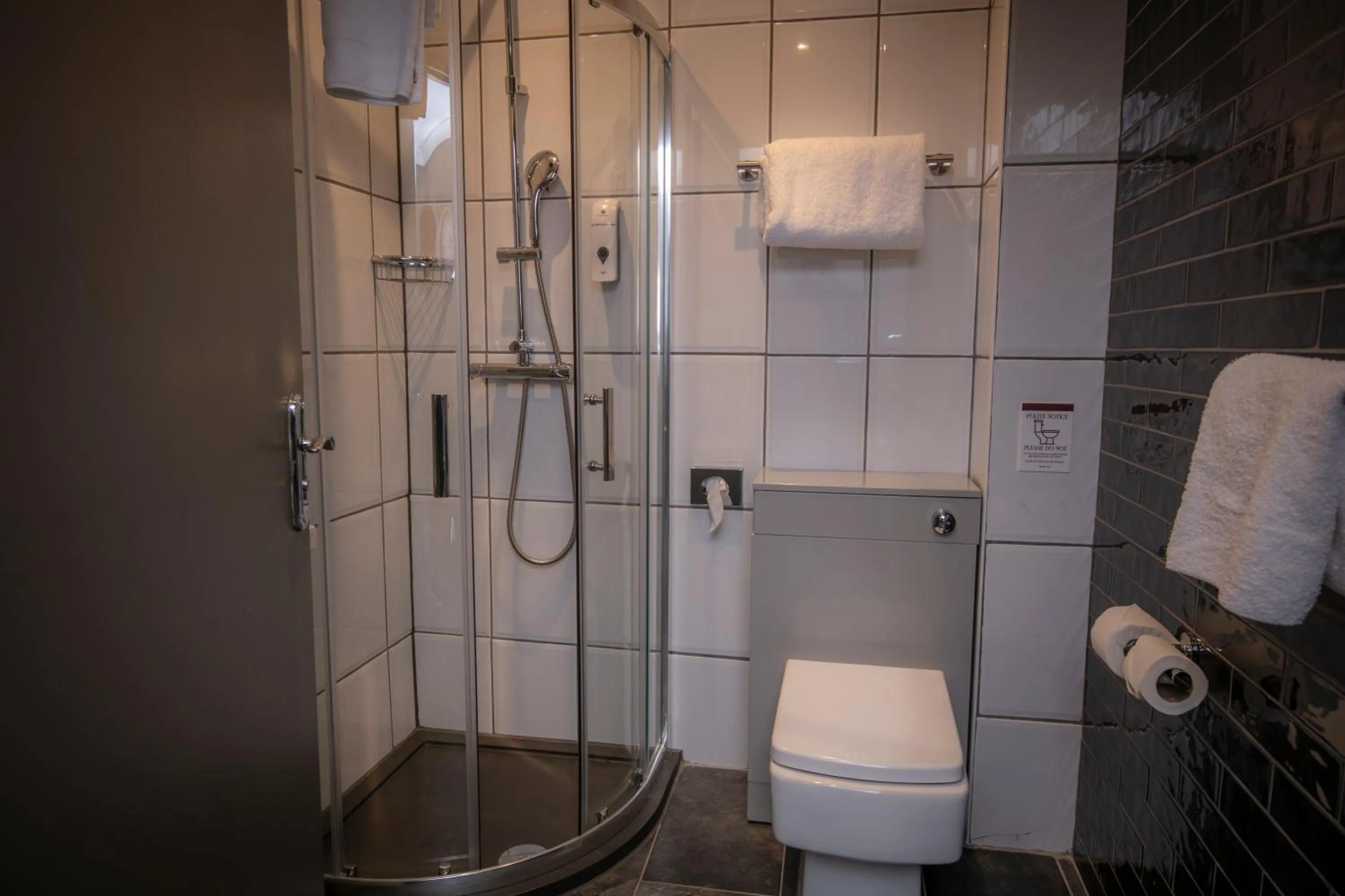 Shower in Best Western Glasgow Hotel