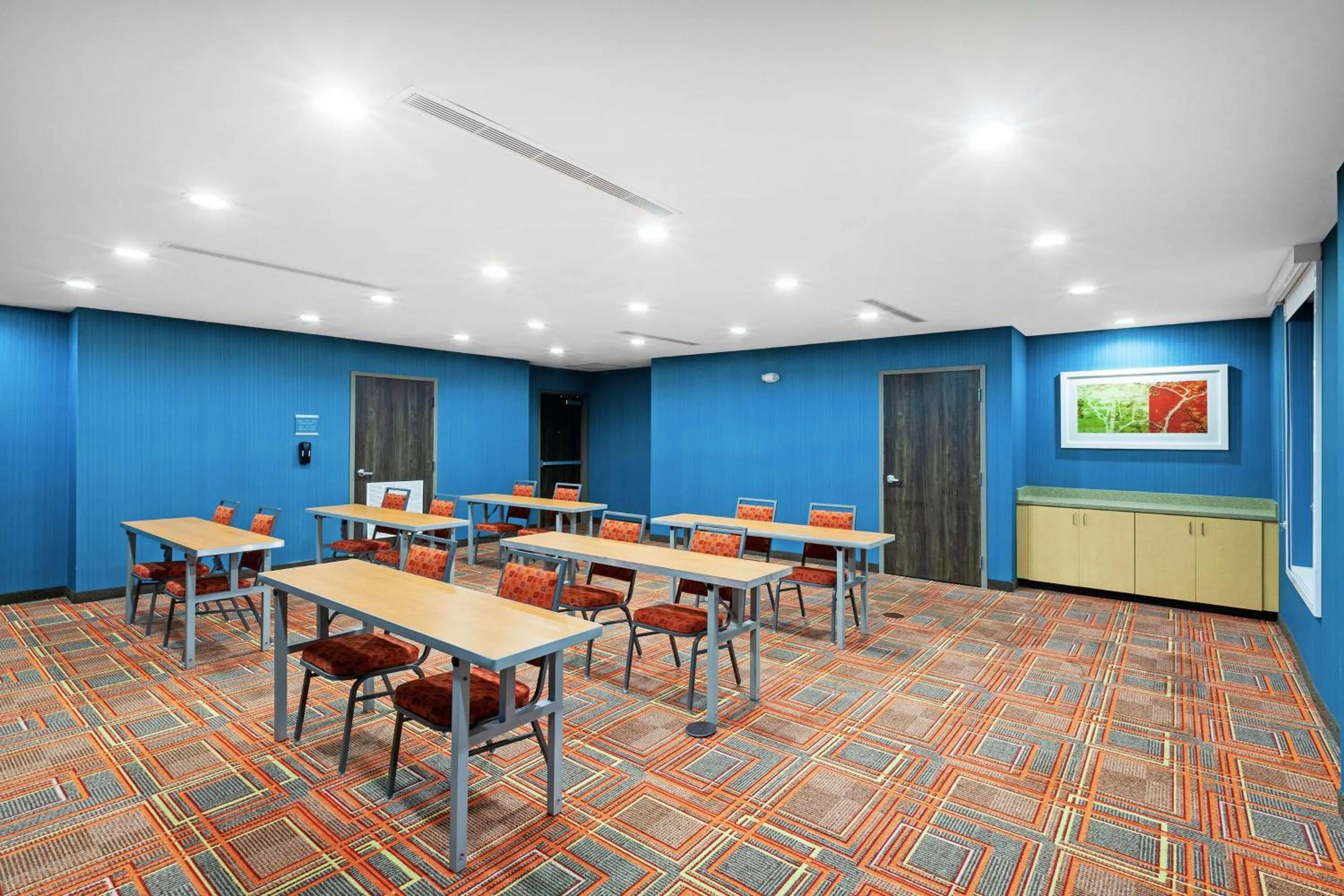 Meeting/conference room in Home2 Suites By Hilton Gonzales