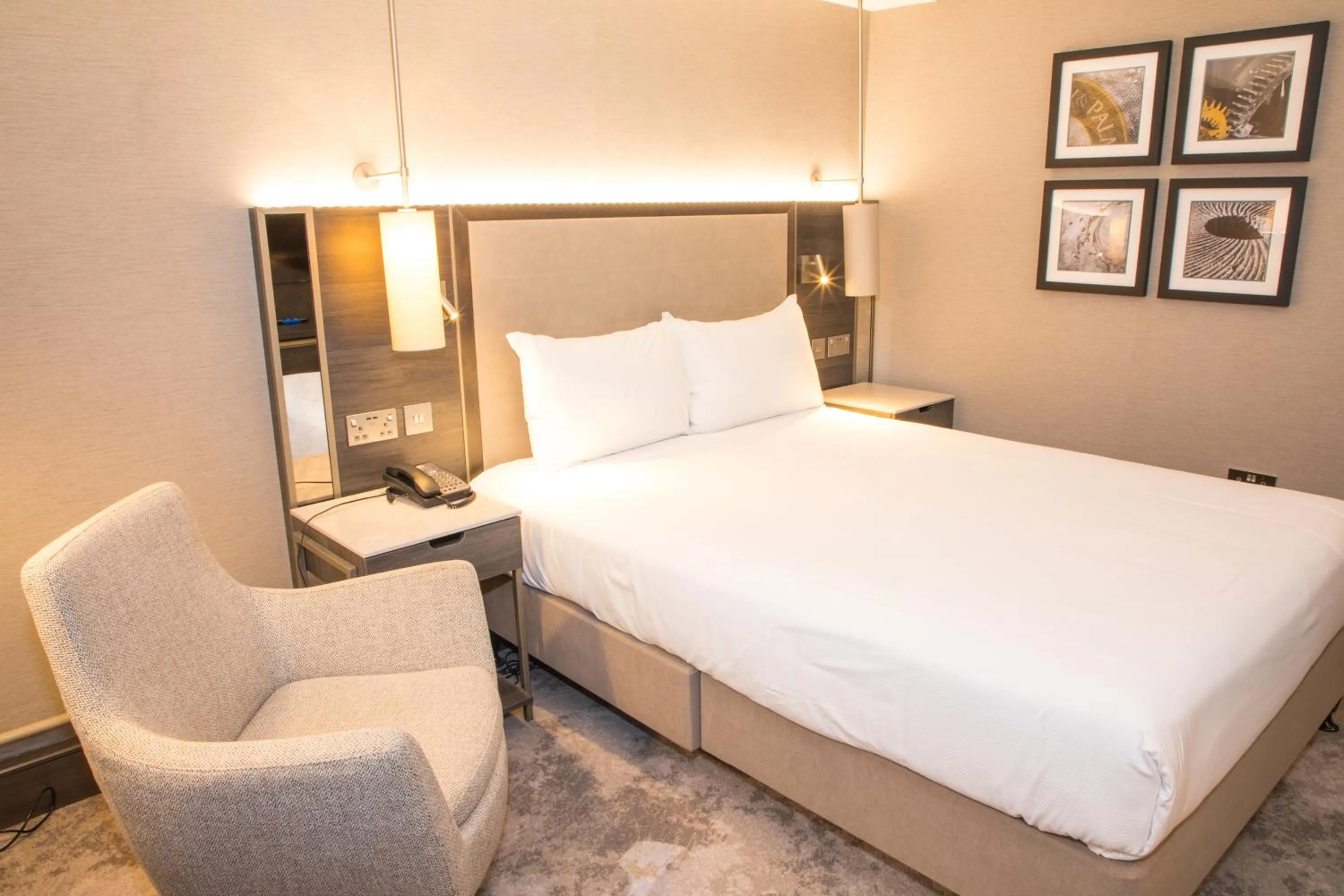 Bedroom in Best Western Plus Moat House Reading