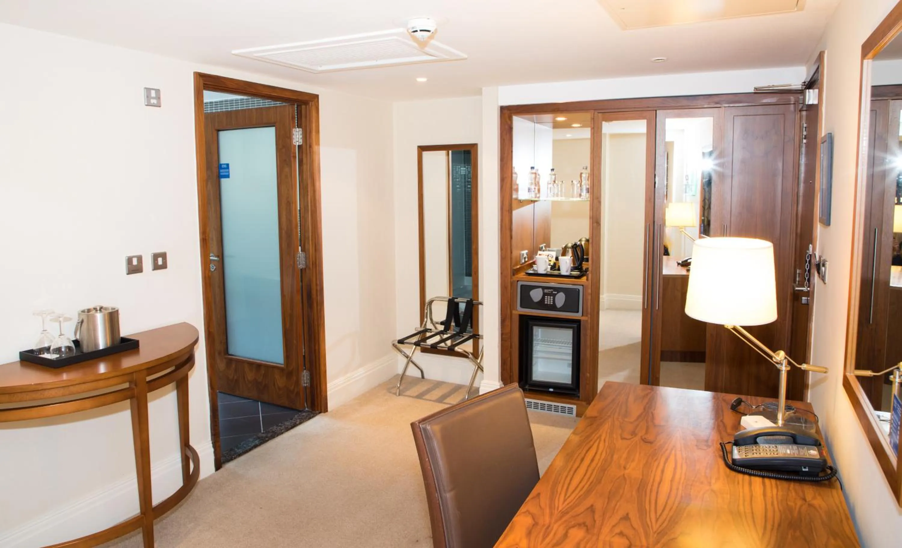 Guests in Best Western Plus Moat House Reading