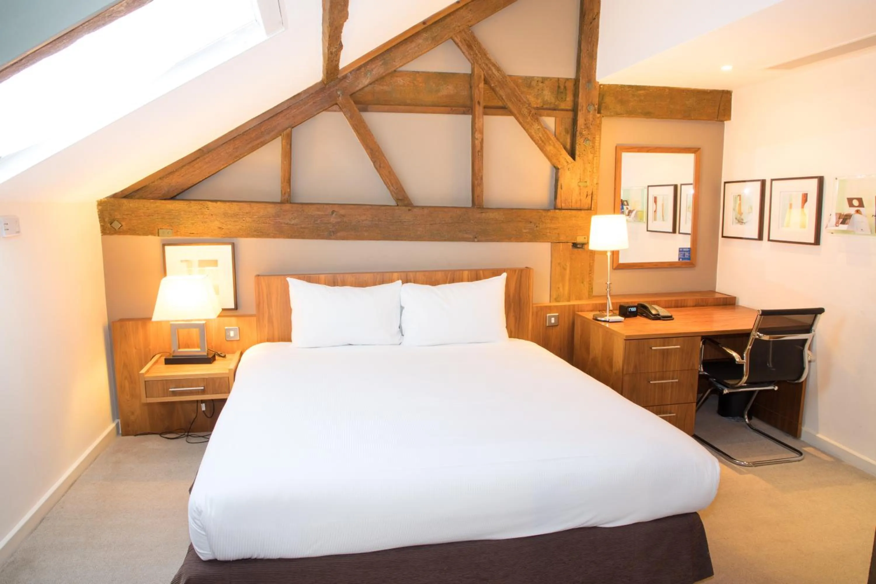 Bedroom in Best Western Plus Moat House Reading