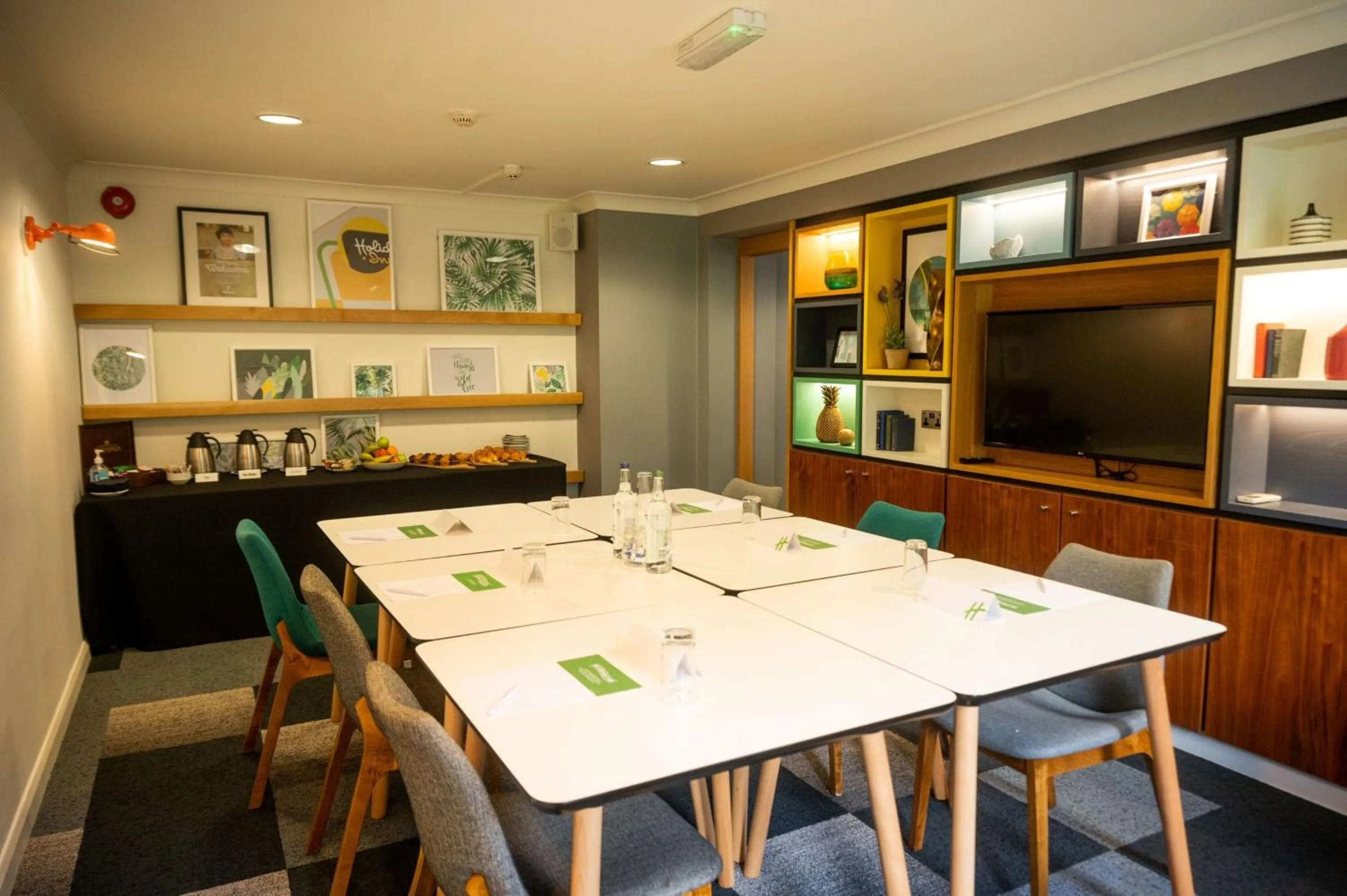 Meeting/conference room in Holiday Inn A55 Chester West by IHG