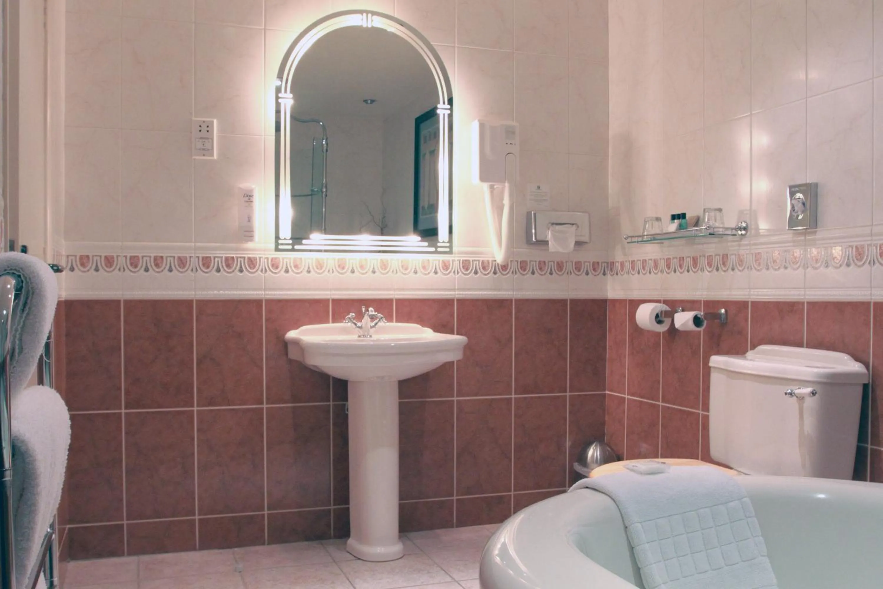 Photo of the whole room in Holiday Inn A55 Chester West by IHG