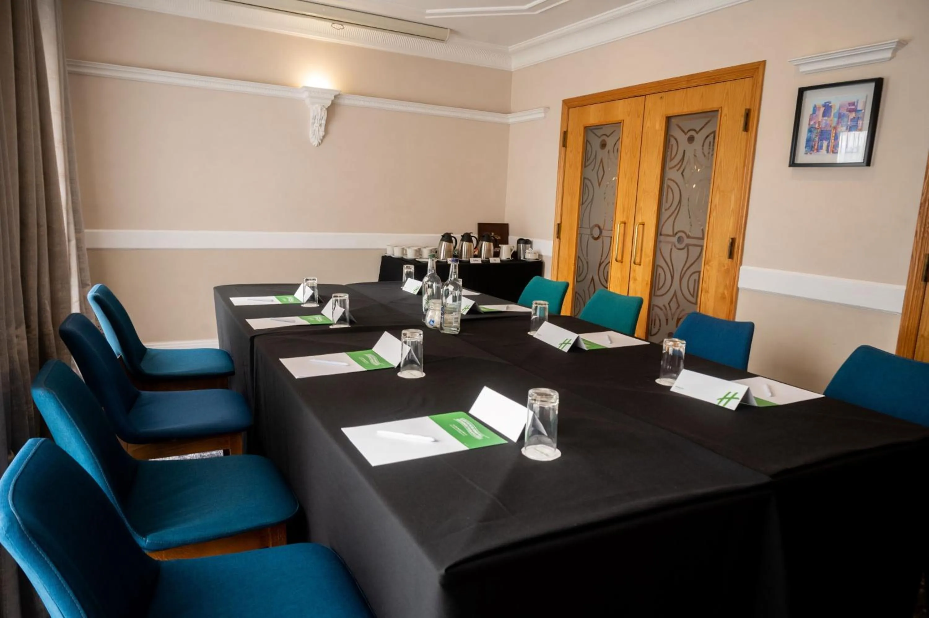 Meeting/conference room in Holiday Inn A55 Chester West by IHG