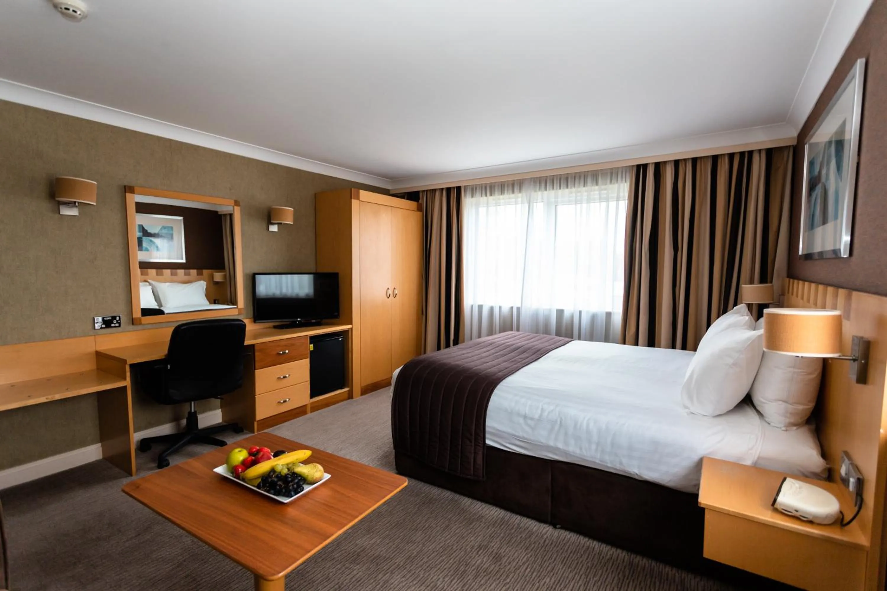 Photo of the whole room, Bed in Holiday Inn A55 Chester West by IHG