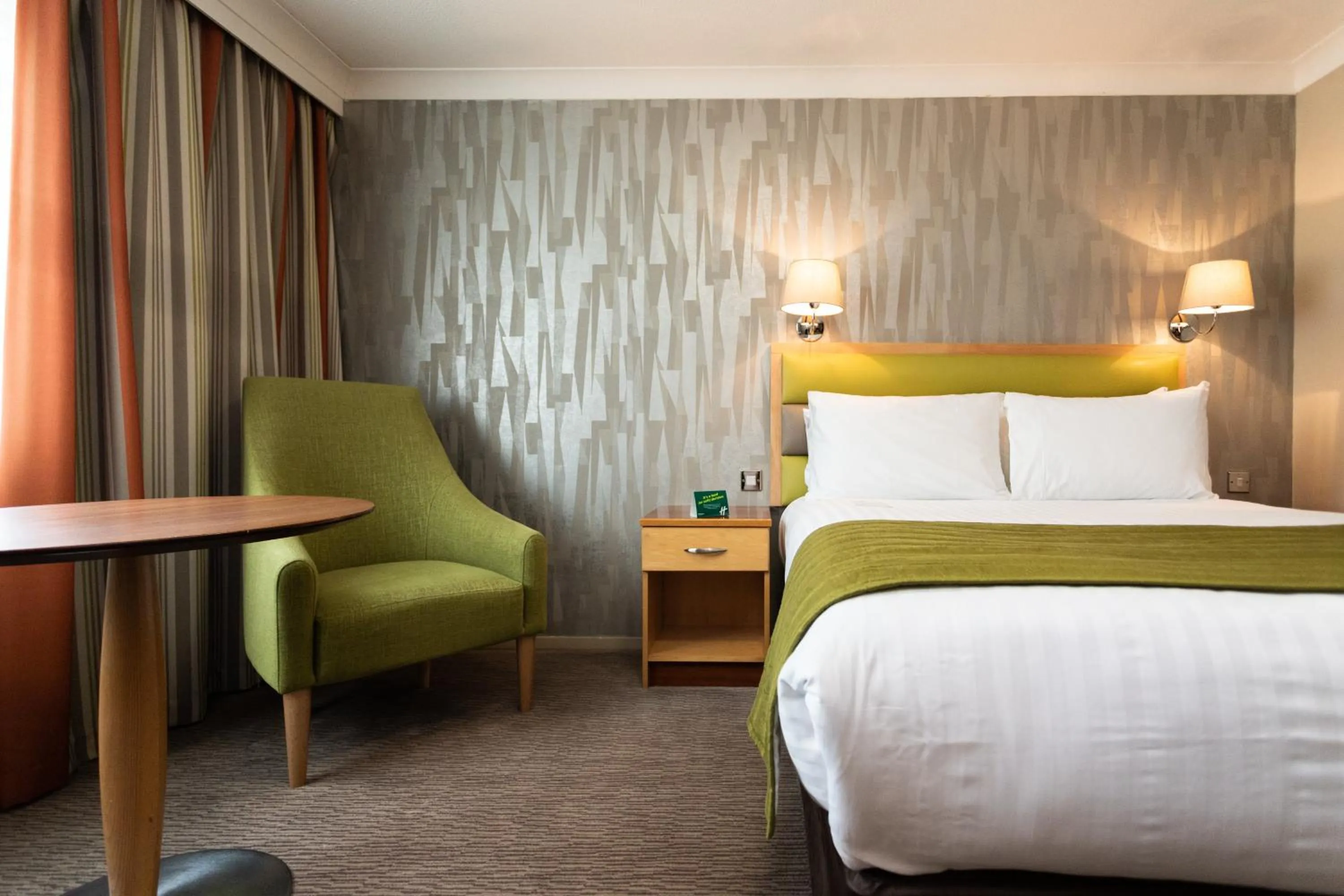 Photo of the whole room, Bed in Holiday Inn A55 Chester West by IHG
