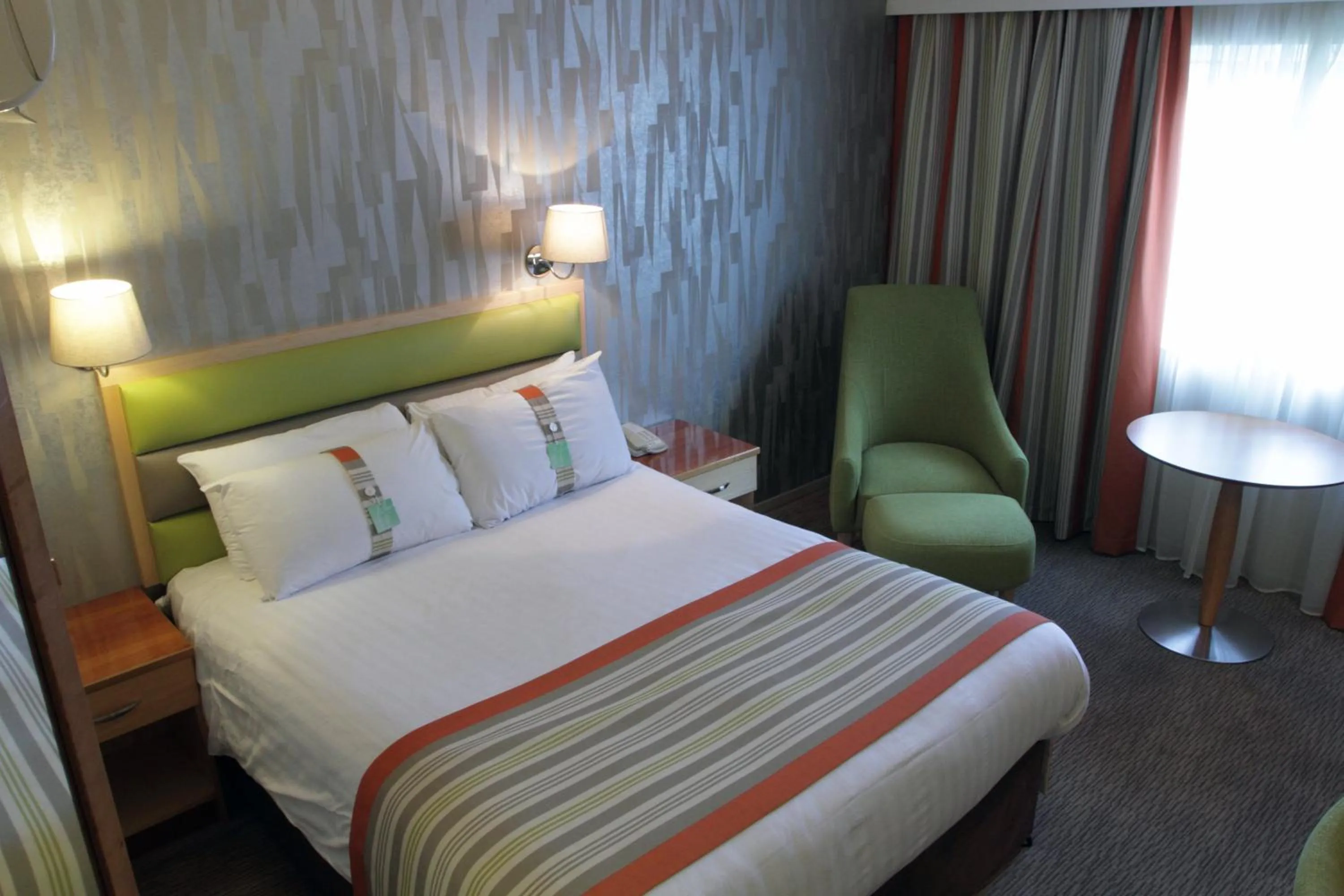 Photo of the whole room, Bed in Holiday Inn A55 Chester West by IHG