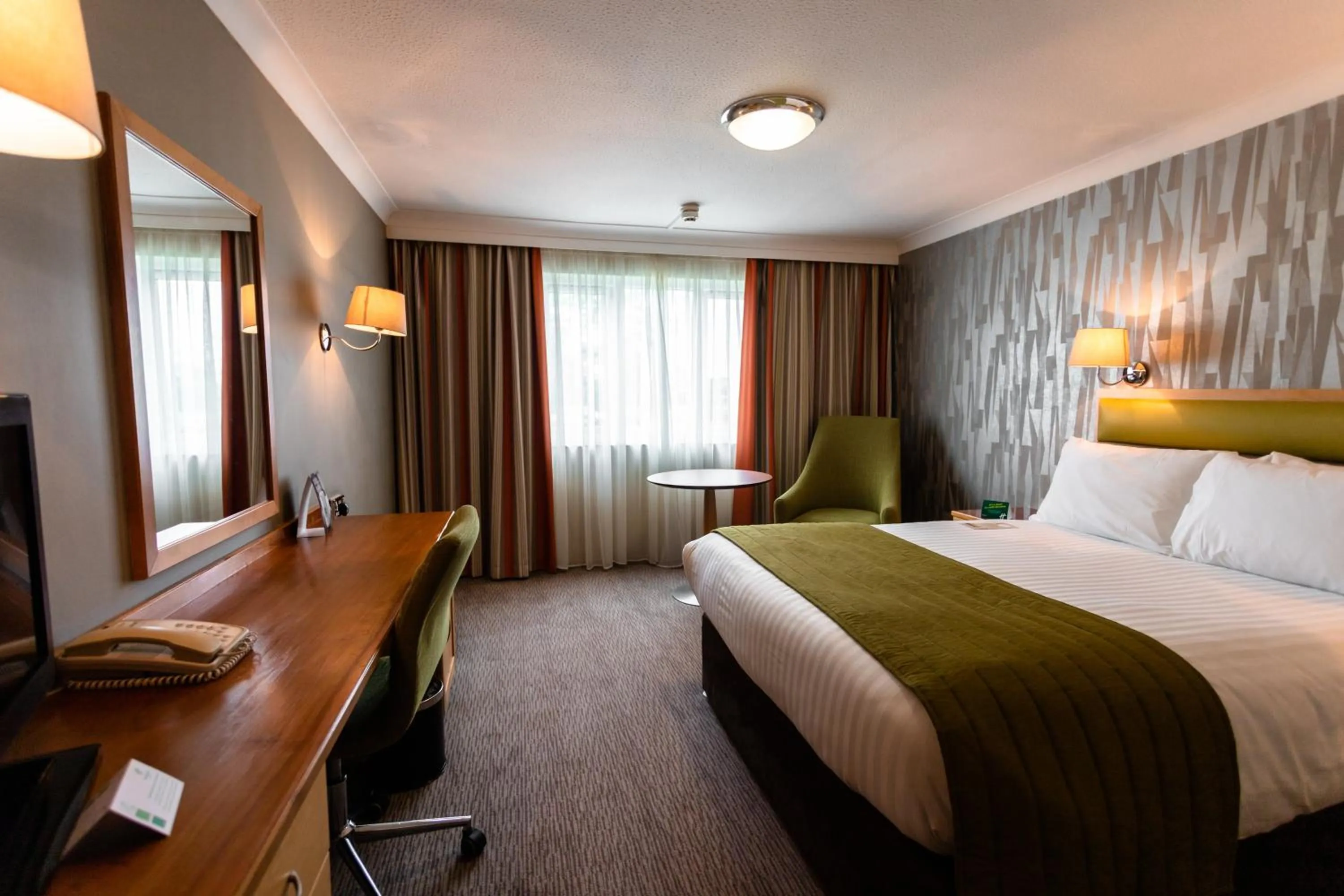 Photo of the whole room, Bed in Holiday Inn A55 Chester West by IHG