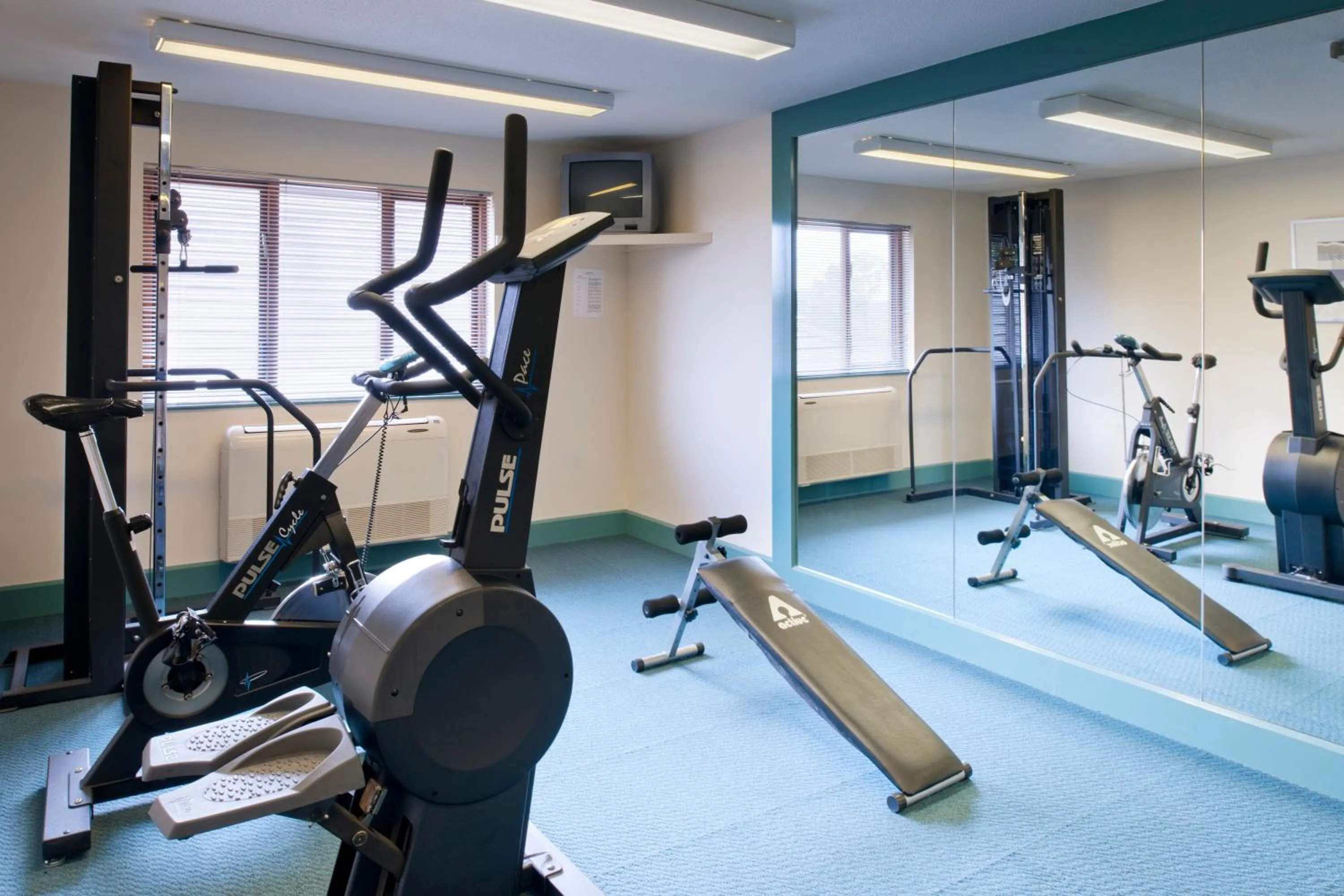 Fitness centre/facilities in Holiday Inn A55 Chester West by IHG