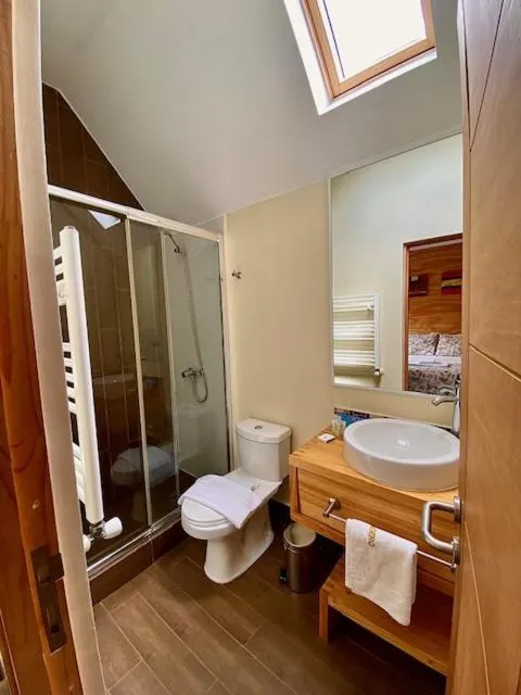 Bathroom in Madero Aysen ApartHotel