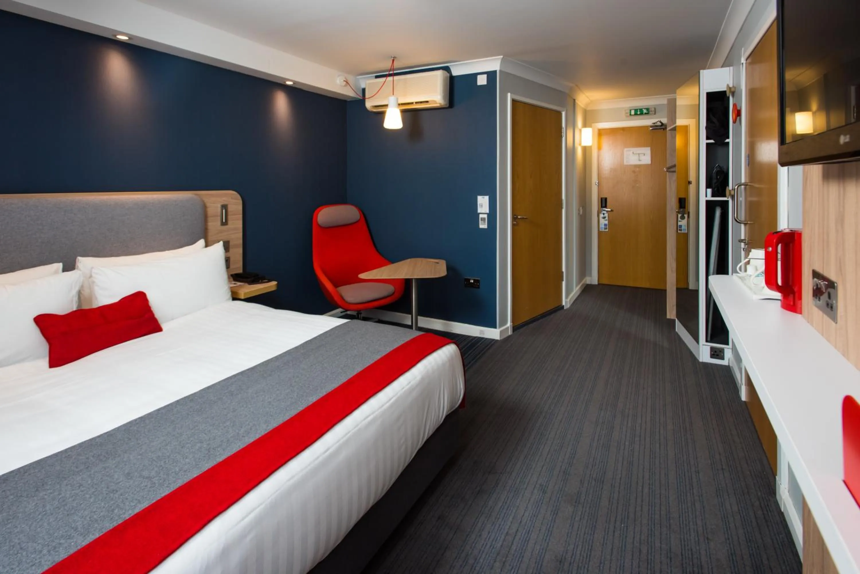 Bedroom, Bed in Holiday Inn Express Edinburgh - Leith Waterfront by IHG