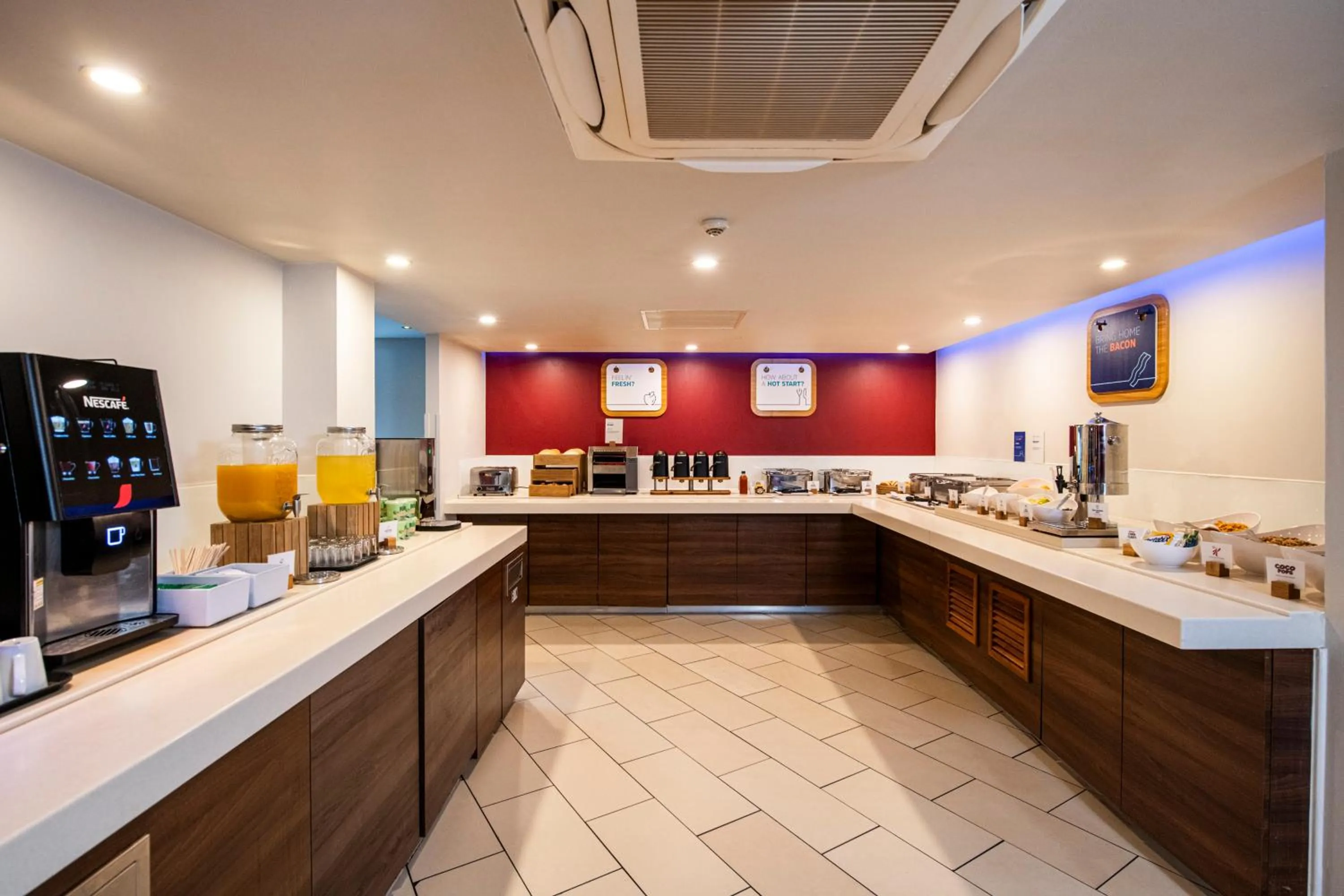 Breakfast in Holiday Inn Express - Glasgow Airport by IHG