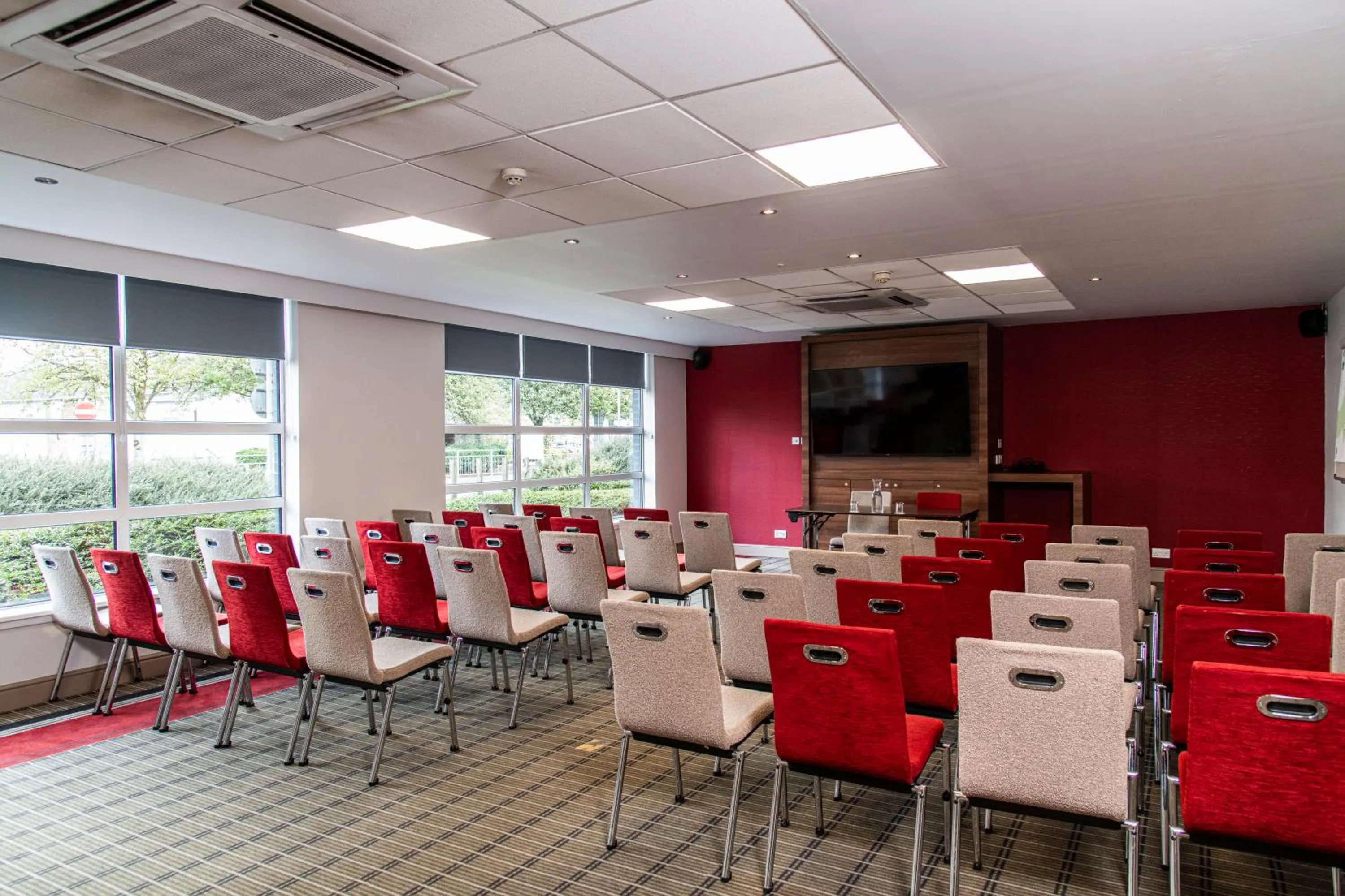 Meeting/conference room in Holiday Inn Express - Glasgow Airport by IHG